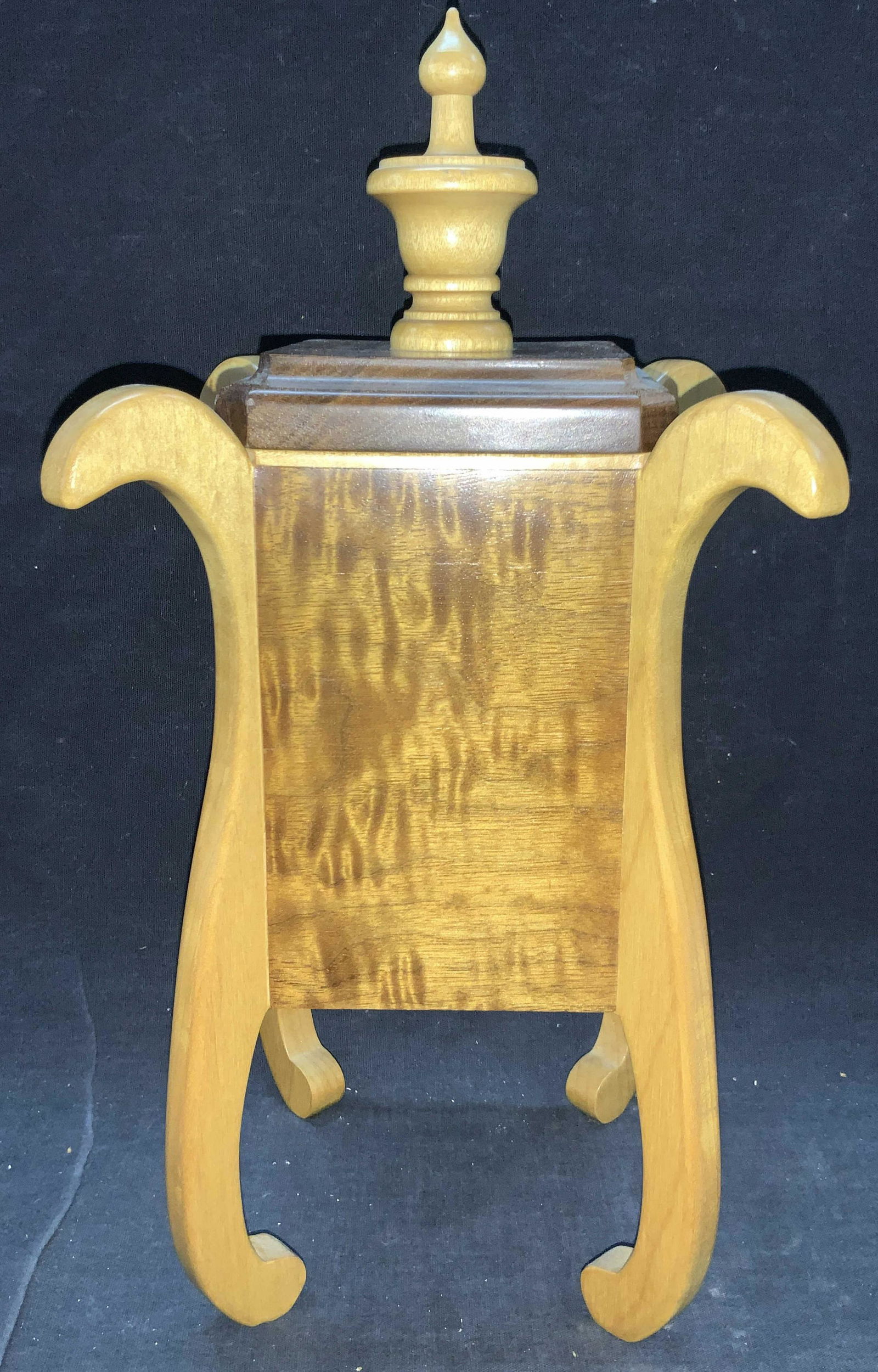 Vic Lehner Signed Hand Crafted Deco Maple Box (1 of 8)