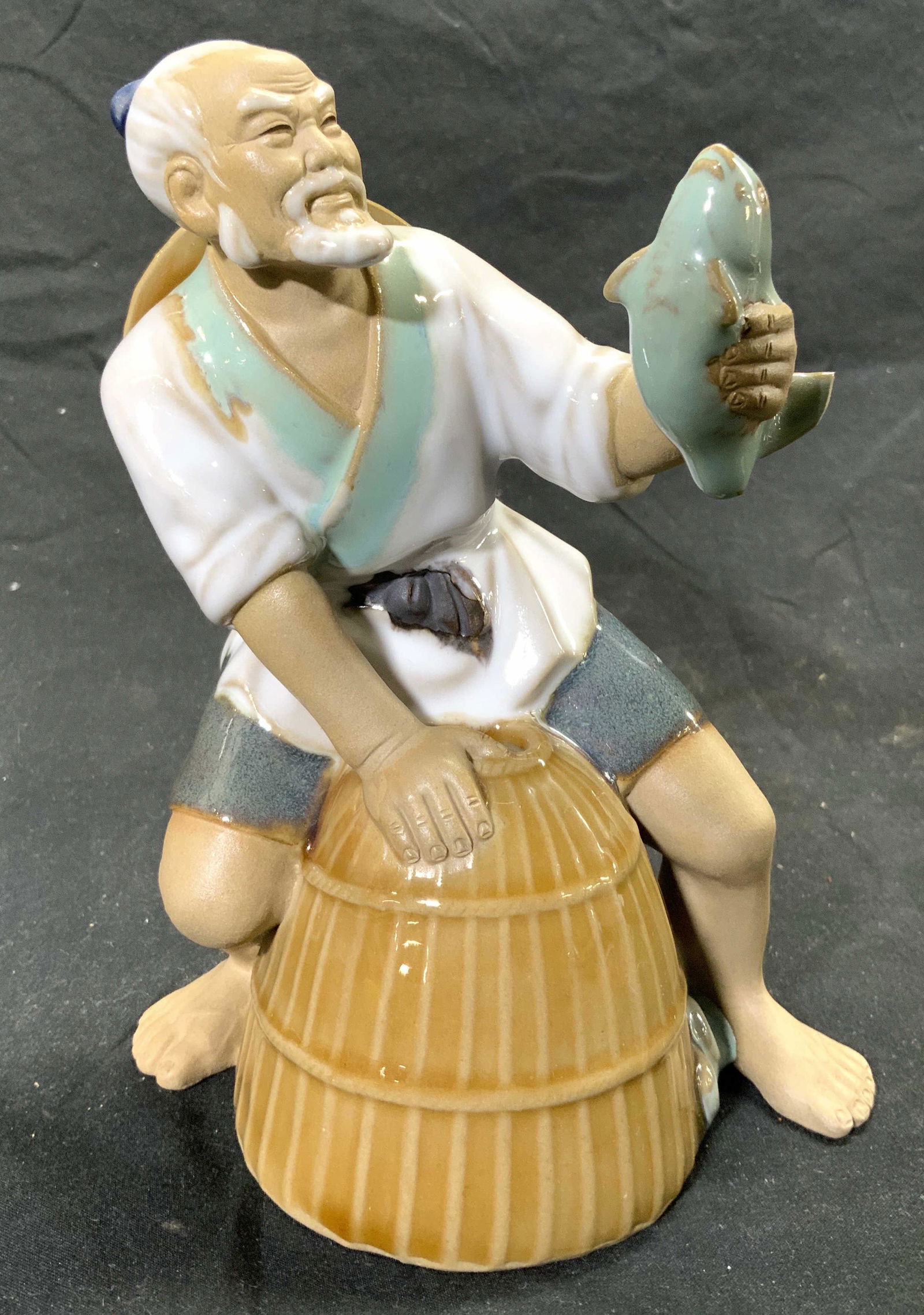 Vntg Shiwan Mug Man Basket & Fish W Wht Robe Fig (1 of 9)