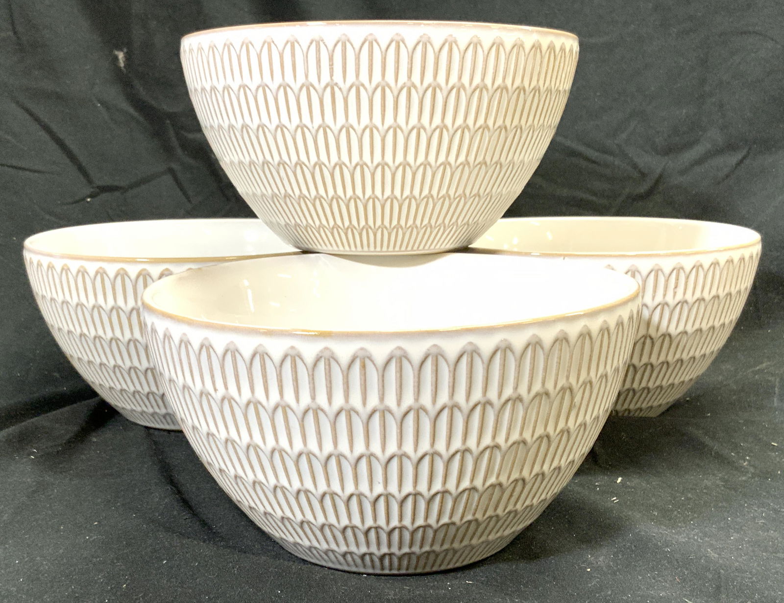 THE MET CLOISTERS Set 4 Ceramic Bowls (1 of 6)