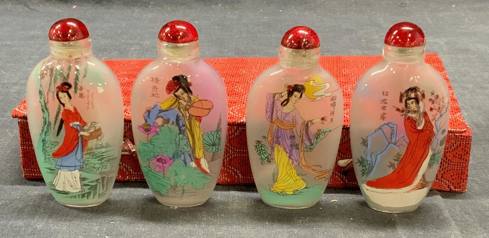 Set 4 Chinese Beauties Glass Snuff Bottles in Box (1 of 8)