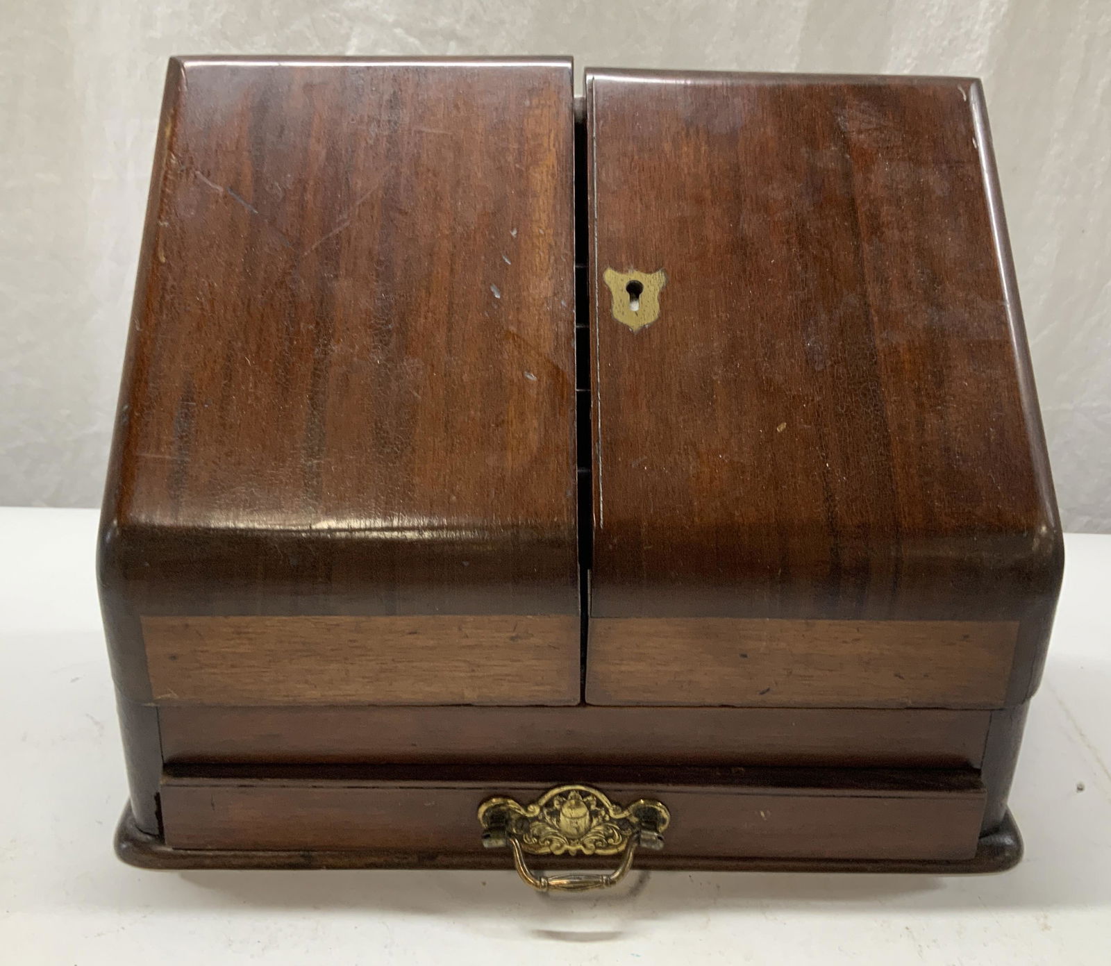 Antique Wood Tabletop Stationary Box w Ink Well (1 of 11)