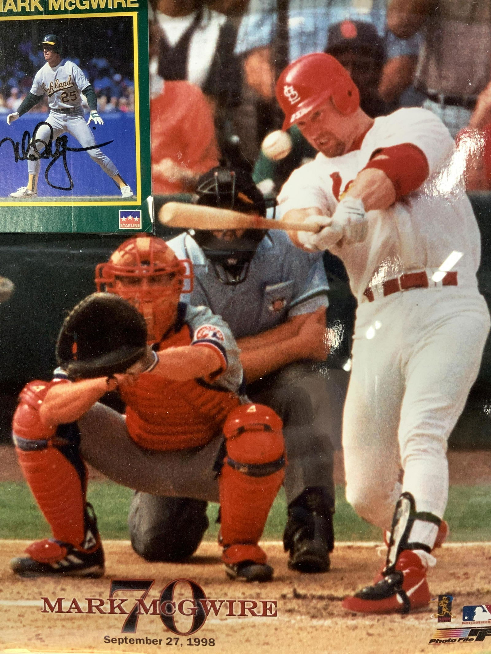 Mark MCGWIRE Photo & Signed Baseball Card (1 of 8)