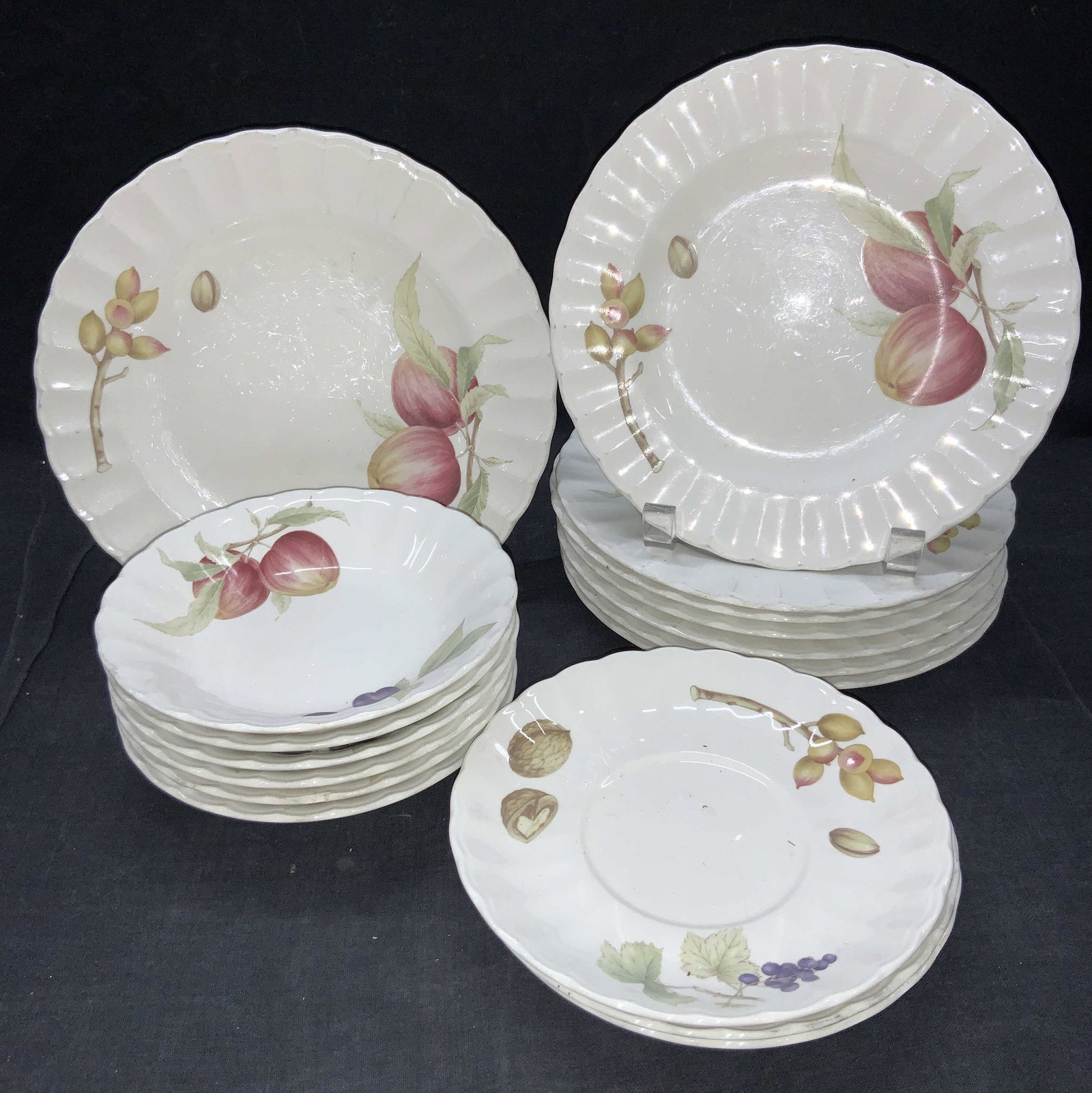 Set 17 MIKASA Fine China Dishwares (1 of 9)