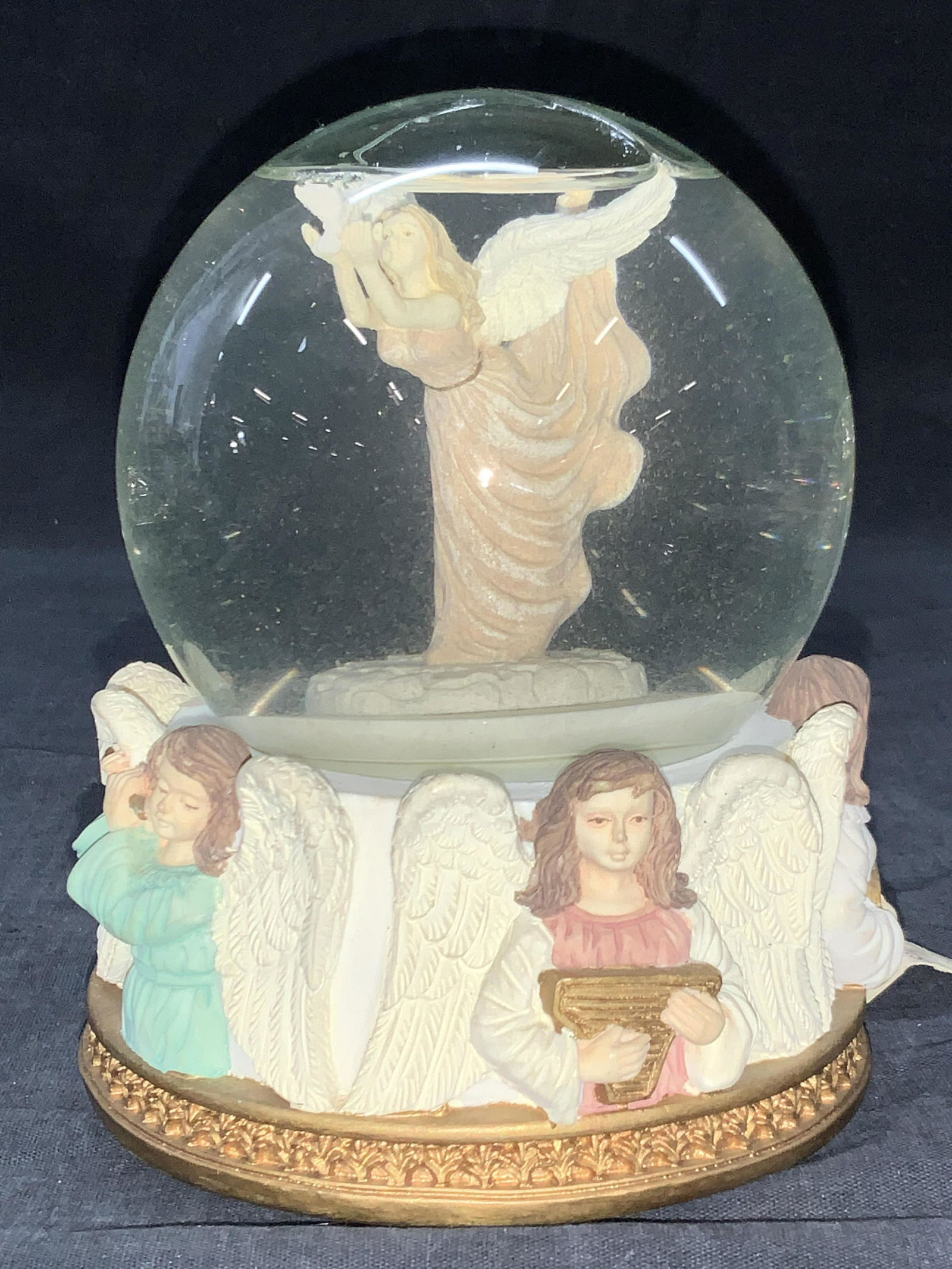 SILVESTRI Hand Crafted Angle Music Snow Globe (1 of 8)