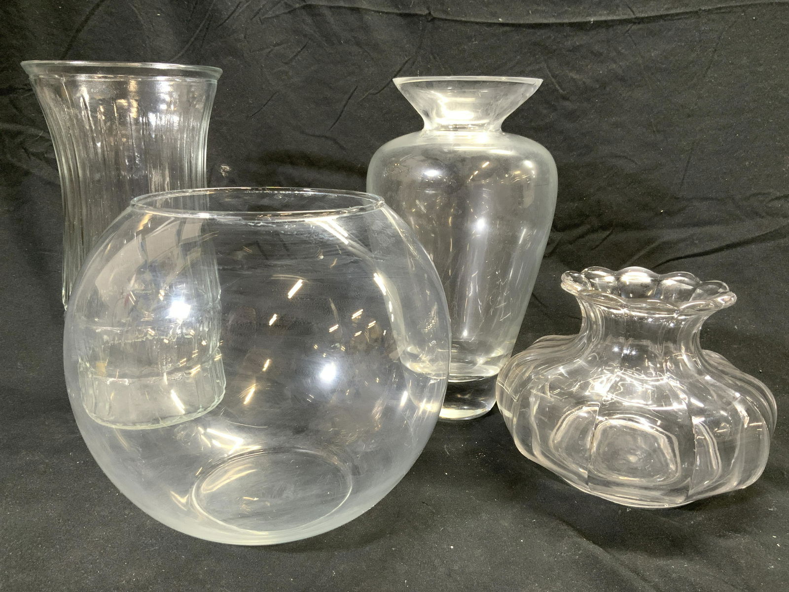 Lot 4 Assorted Glass Vases Vessels (1 of 7)