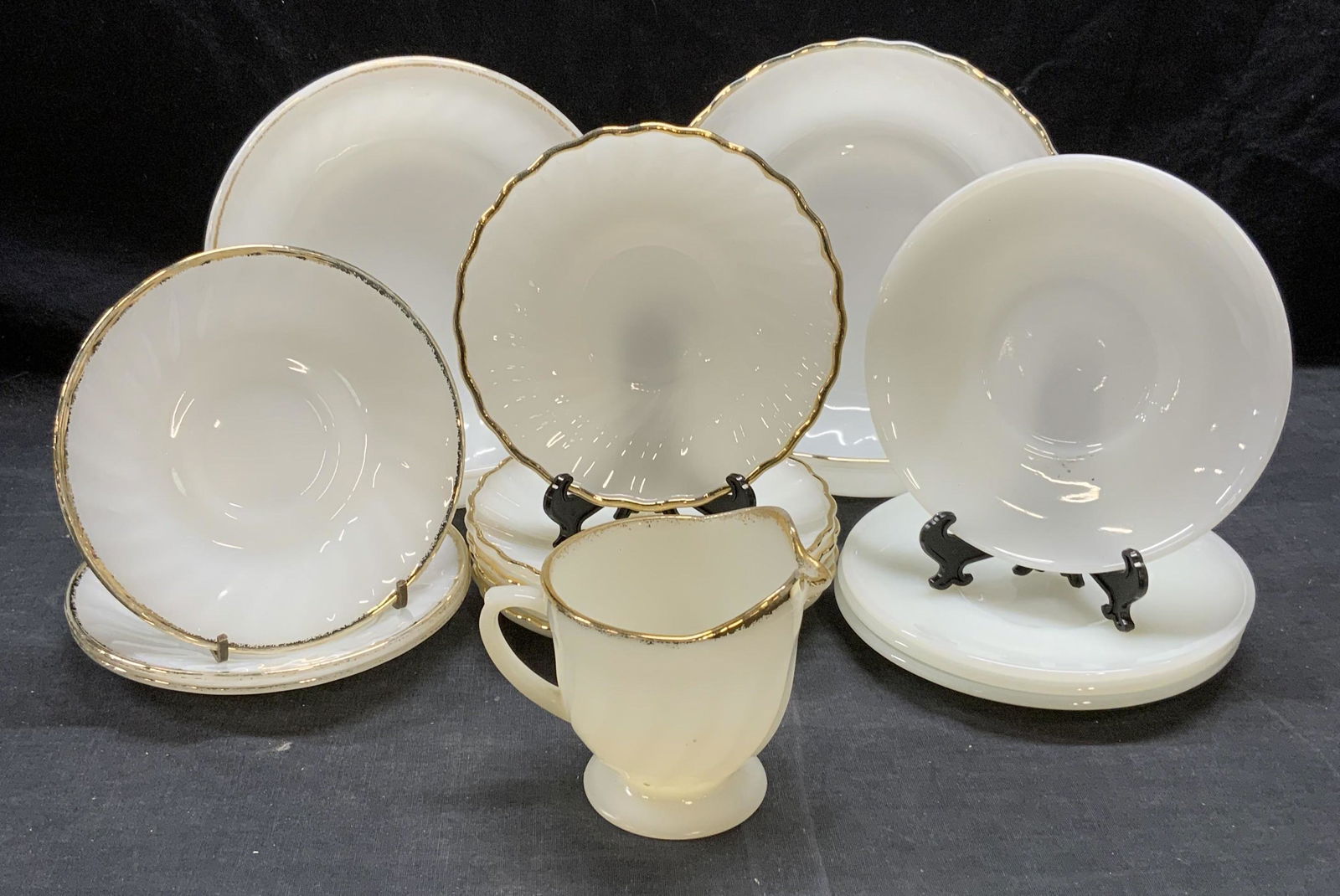 Lot 17 Anchor Hocking Fire King Glass Tableware (1 of 11)