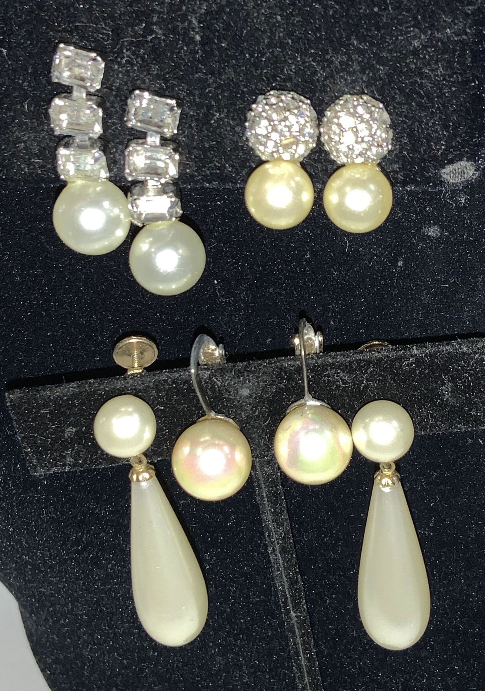 MARVELLA Sgn 4 Pr Costume Pearl Earrings (1 of 7)