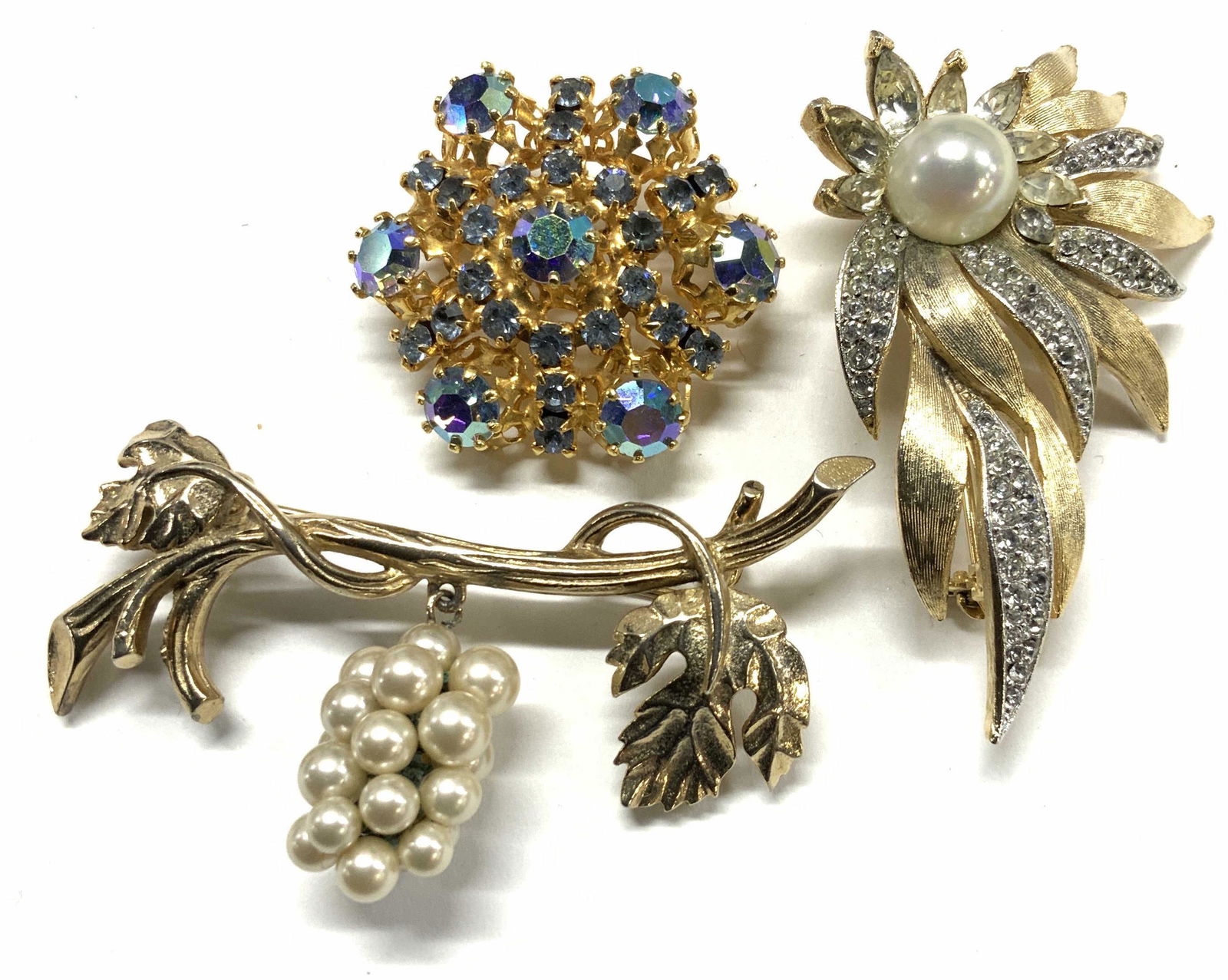 Karu arke store inc brooch
