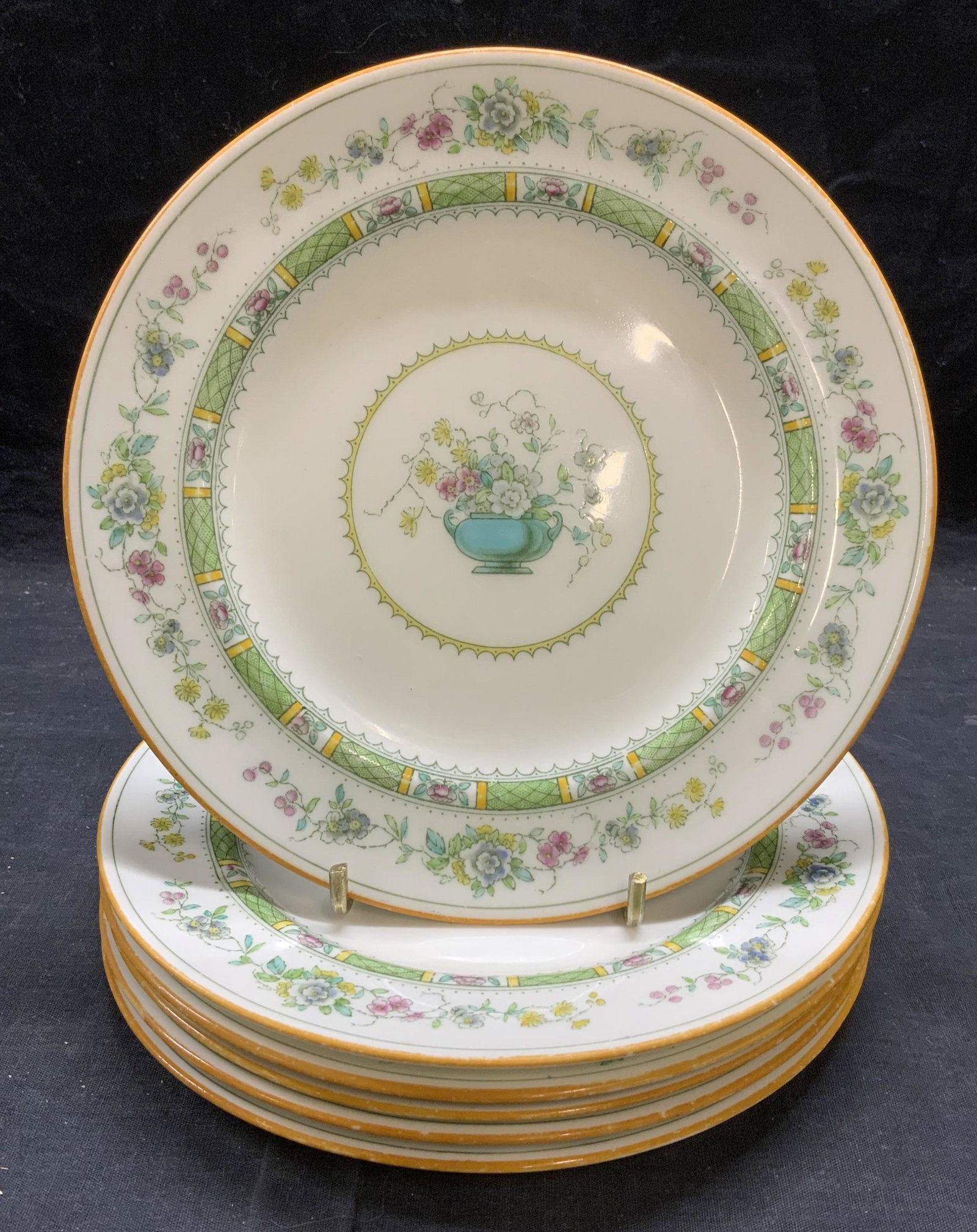 Set 6 ROYAL DOULTON TIFFANY Porcelain Plates: Set of 6 Royal DOULTON for Tiffany & Co porcelain plates. Pattern number E7631, flower urn motif. All pieces trademarked to undersides. Made in England. All pieces have some surface wear consistent wi