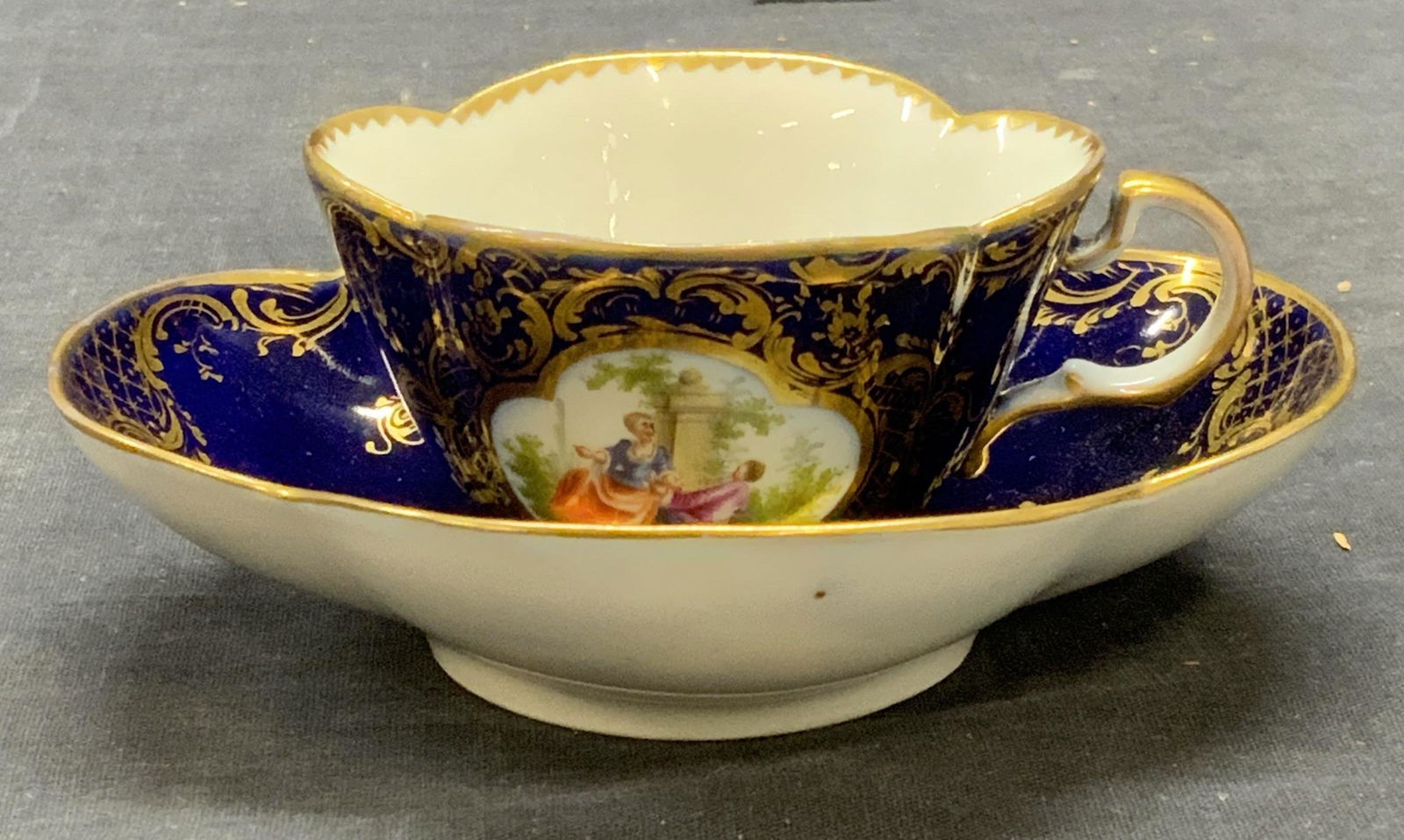 RK DRESDEN Porcelain Teacup & Saucer Set (1 of 7)