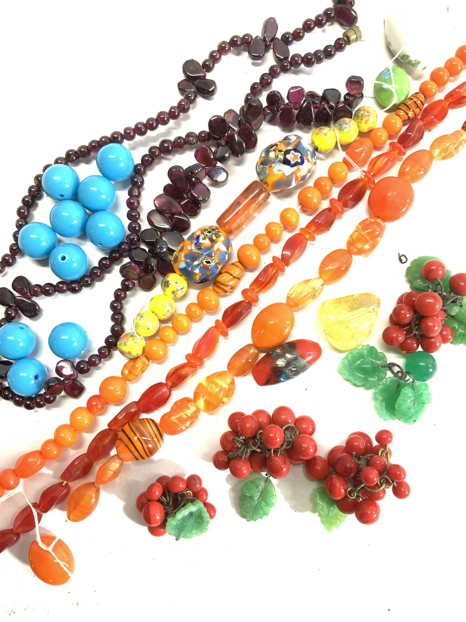 Jewelry/Craft Beads, Garnet, Art glass Jewelry: Lot of beads, costume beads, art glass beads, Berry and leaf beads, and garnet. A few pieces are unfinished necklaces which can be remade into bracelets or beads used for arts and crafts. Lapis colore