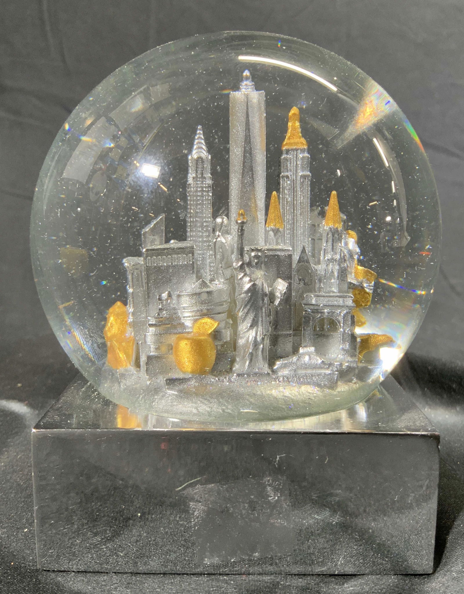 COOL SNOW GLOBES New York City Snow Globe (1 of 7)