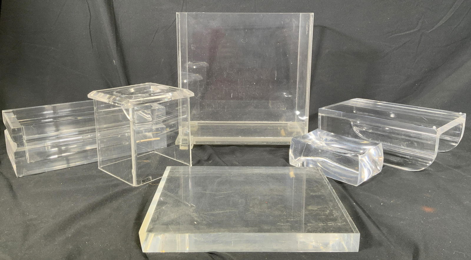 Lot 6  Acrylic Tabletop Vanity Accessories (1 of 7)