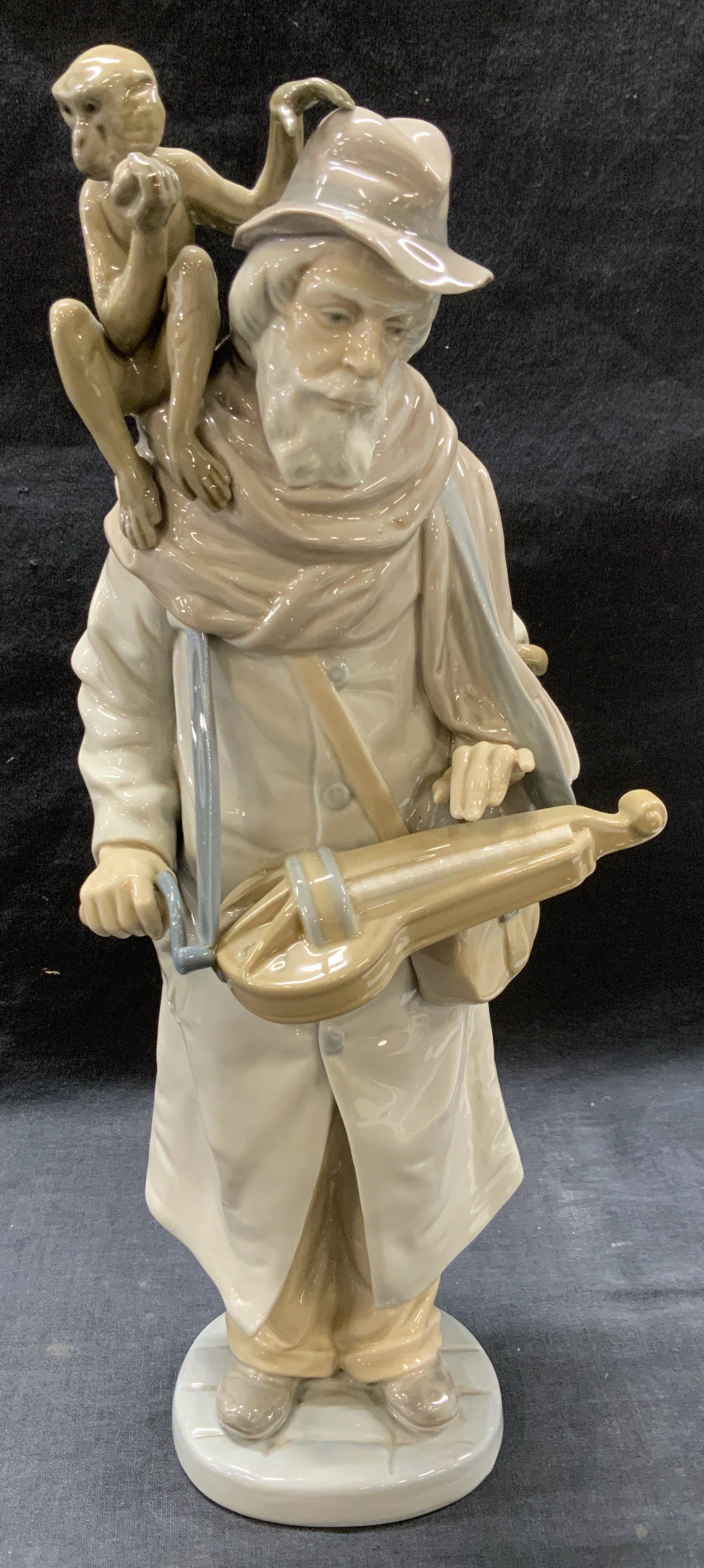 LLADRO Porcelain, Organ Grinder w Monkey, Spain (1 of 8)