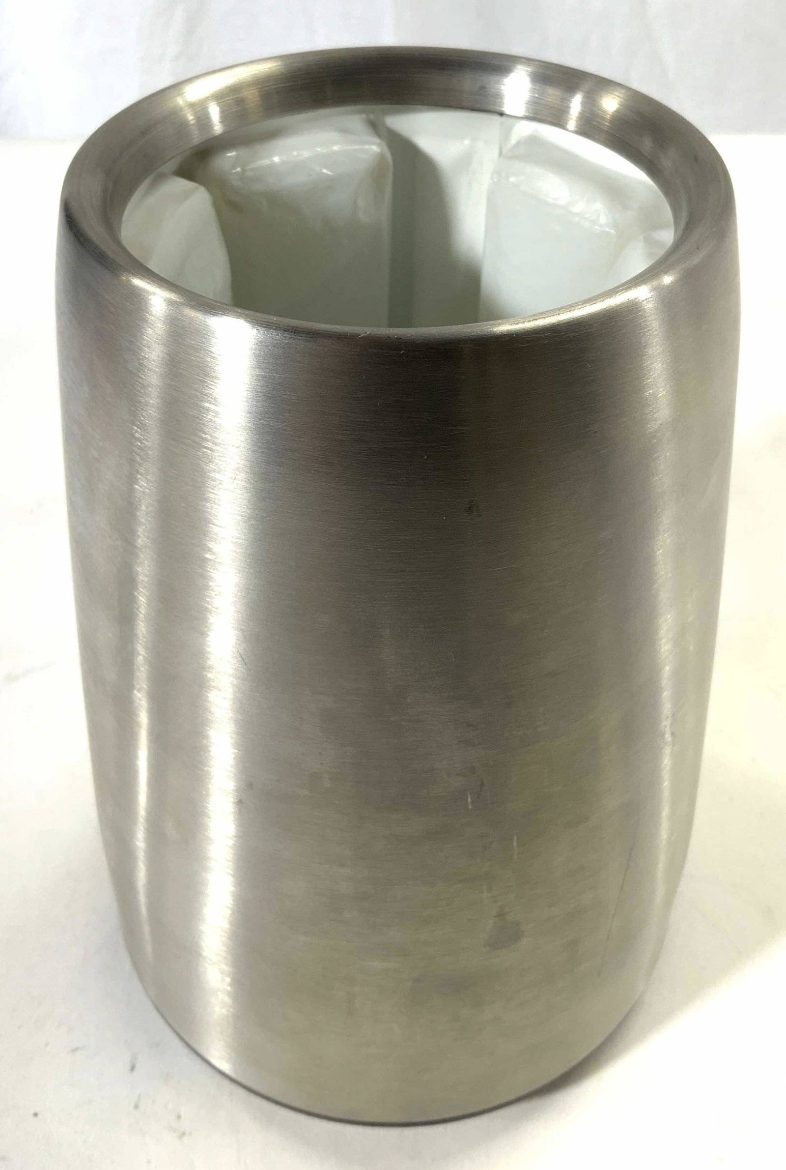 VACU VIN BV Active Wine Saver NETHERLANDS: Underside reads VACU VIN BV. Piece is brushed metal with black plastic base. Interior has air pads. Piece measures approximately 8.25 inches 5.5 inches wide. VACU vin BV wine saver, wine saver, wine c