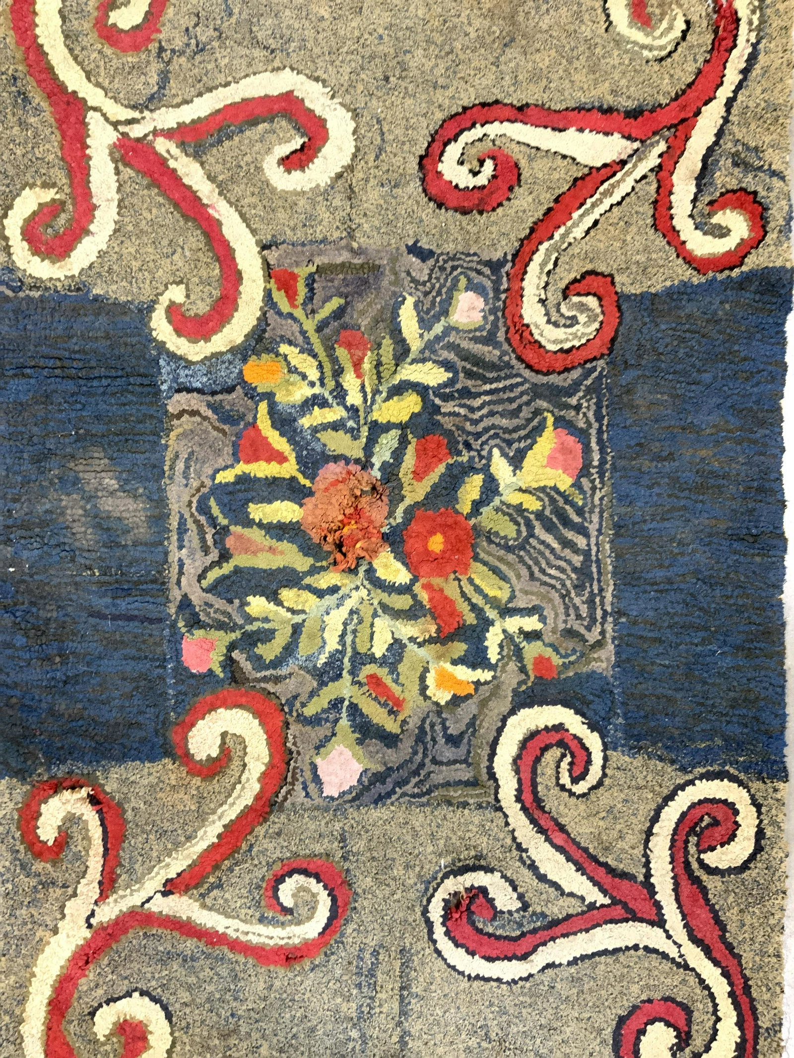 Vintage Hooked Area Rug (1 of 6)