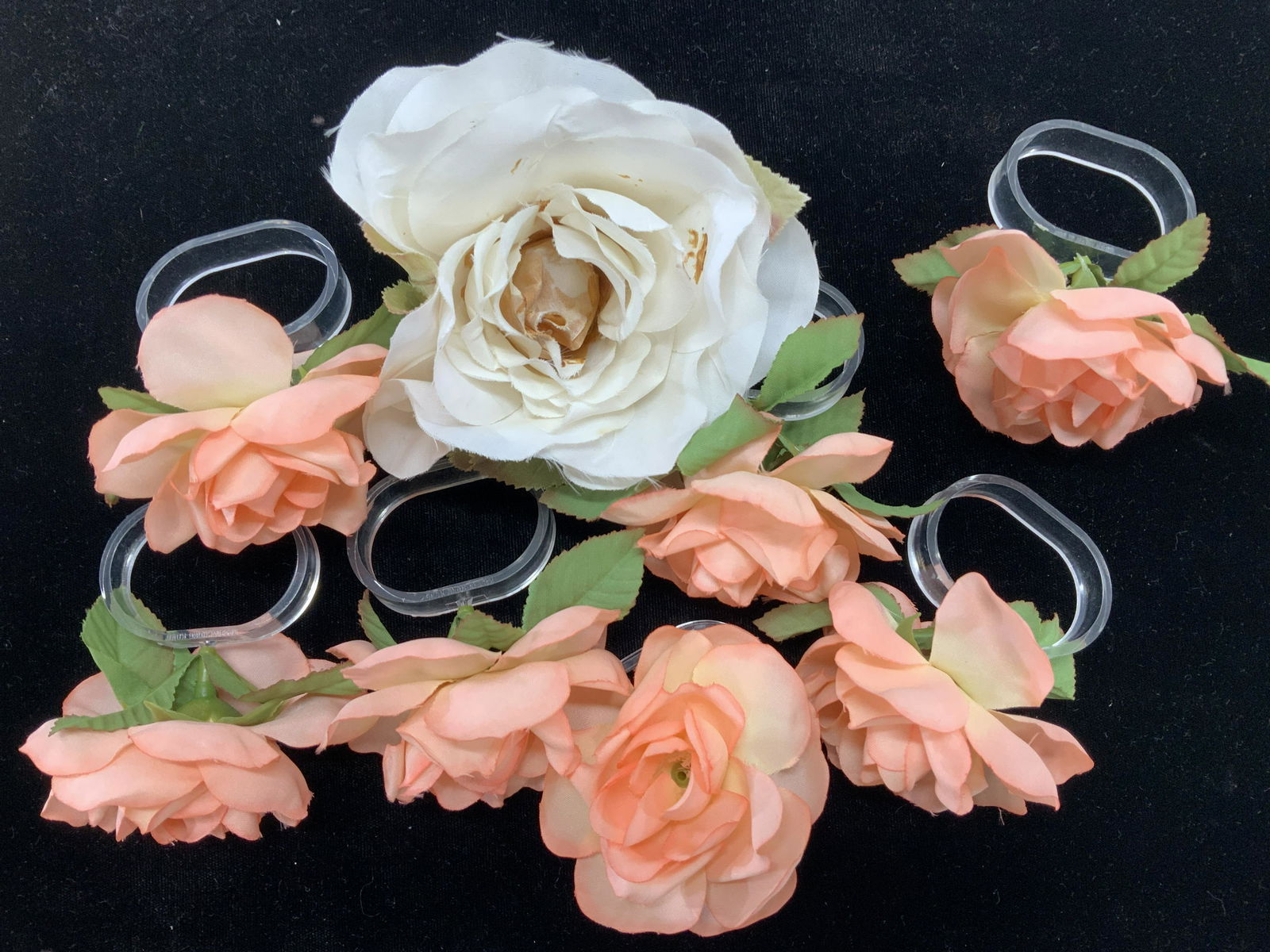 Set 8 Faux Rose Napkin Rings (1 of 5)