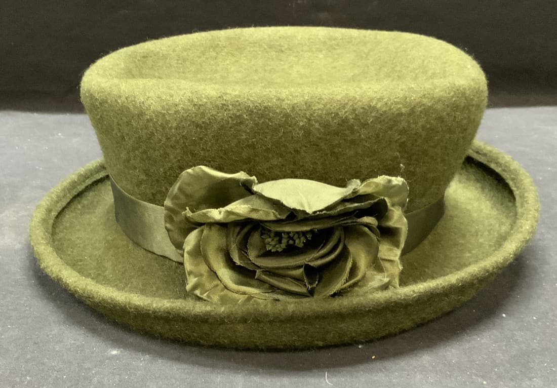 First Issue Green Wool Flower Hat (1 of 6)
