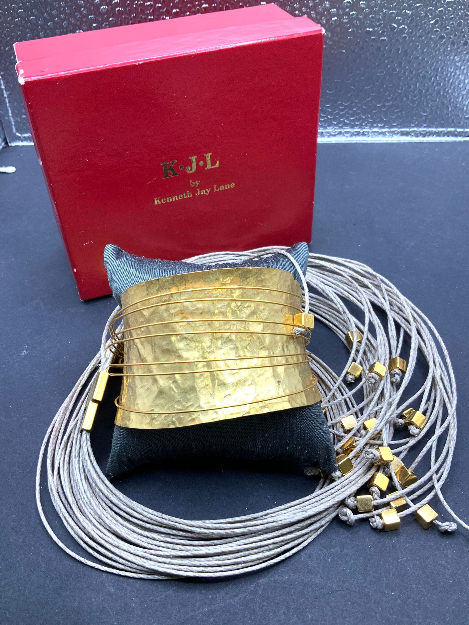 Lot2 PC Bijoux Sculptural Necklace, Cuff Bracelet (1 of 6)