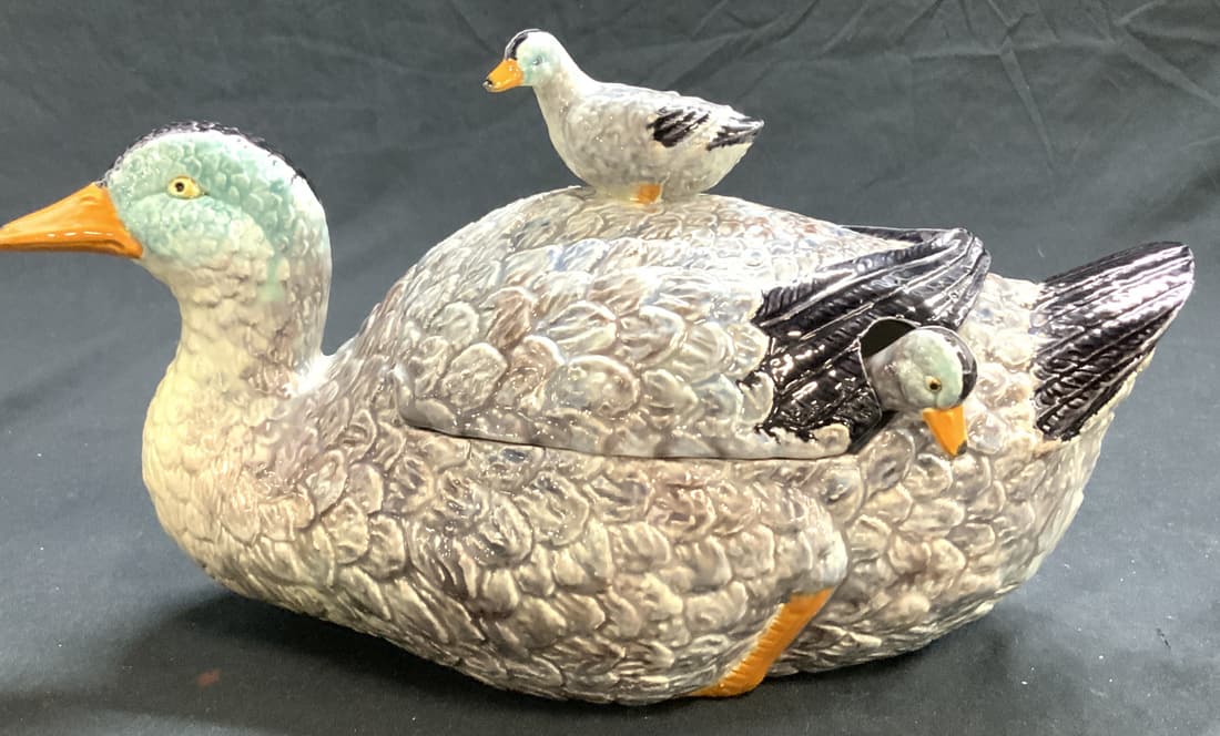 Duck Tureen Figural and Duck Ladle Handle (1 of 8)