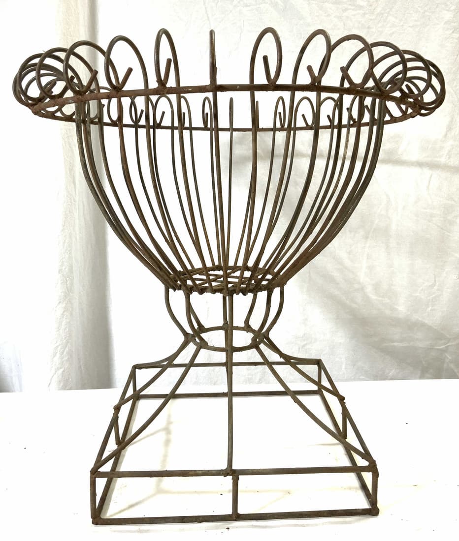 Vintage Metal Jacqueline Plant Stand (1 of 6)