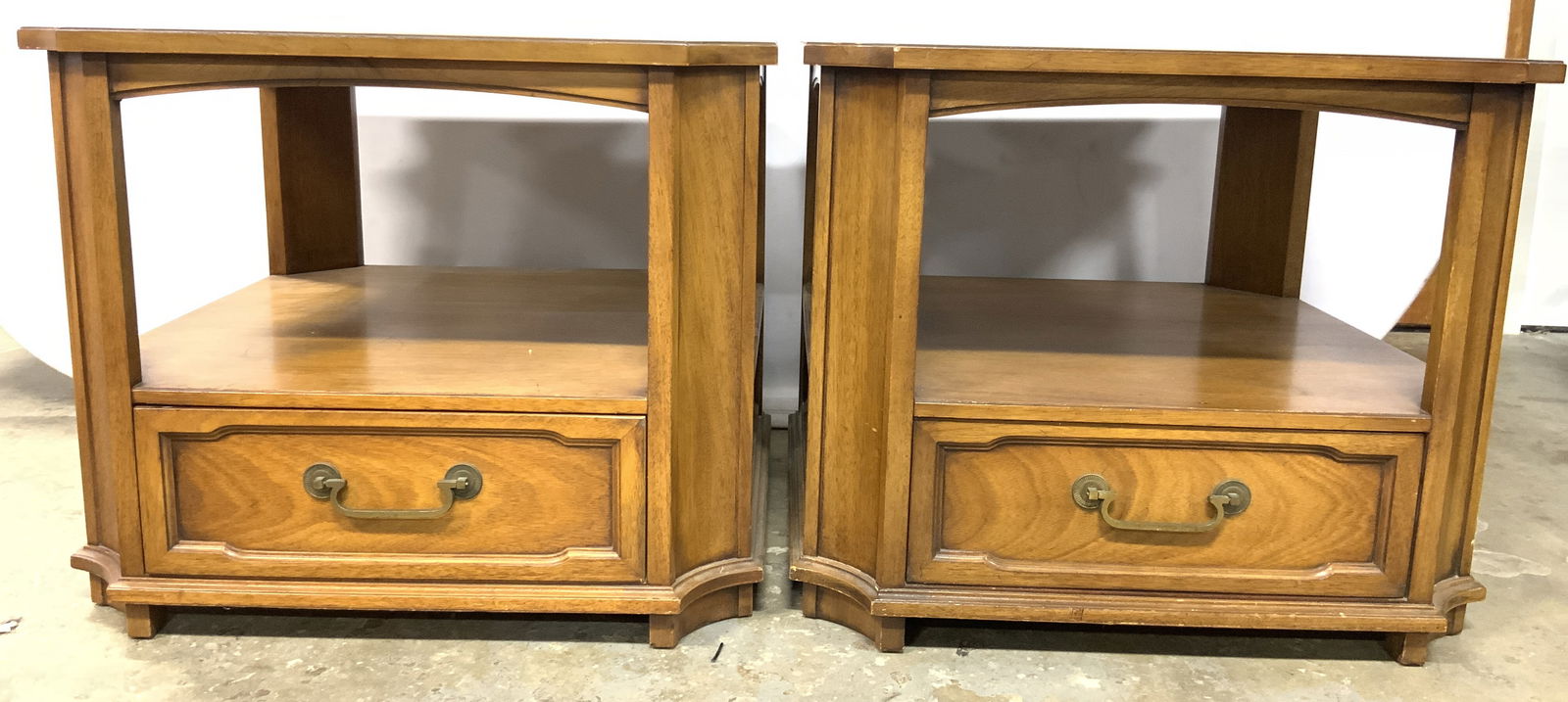 DREXEL Vntg Wooden Side Tables W Drawers (1 of 8)