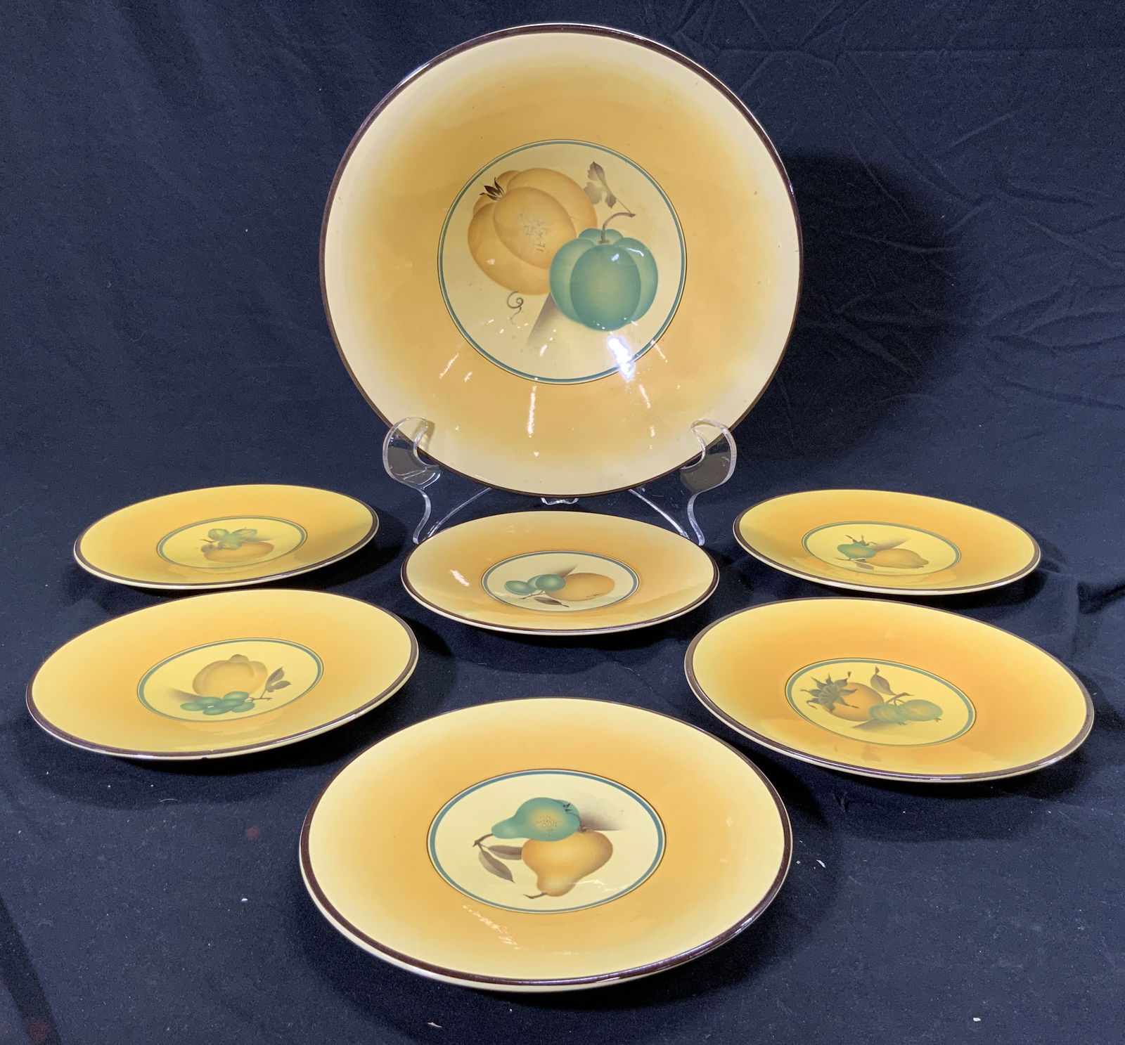 7 ROYAL COPENHAGEN Fruit Bellona Tableware (1 of 7)