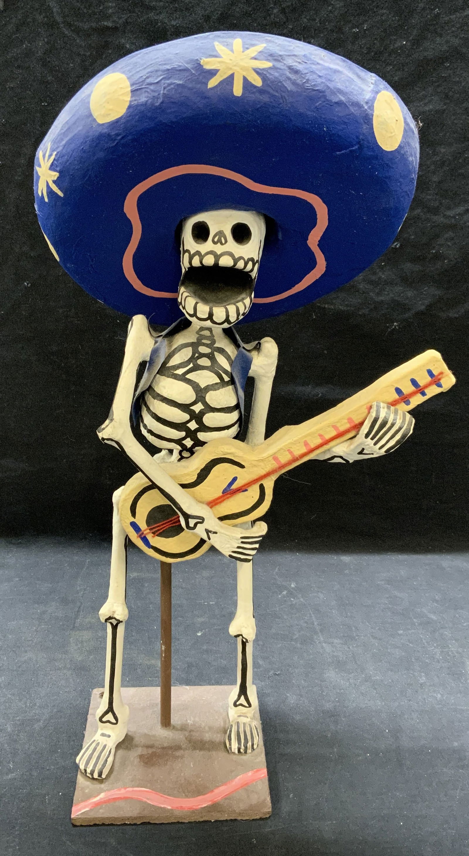 Papier Mache Dia De Los Muertos Skeleton: Folk art handmade papier mache dia de Los muertos skeleton figural. Some surface wear consistent with exposure. Measures approx. 8.5 x 6.5 x 17 inches. Made in Mexico. Folk art, papier mache, papier m