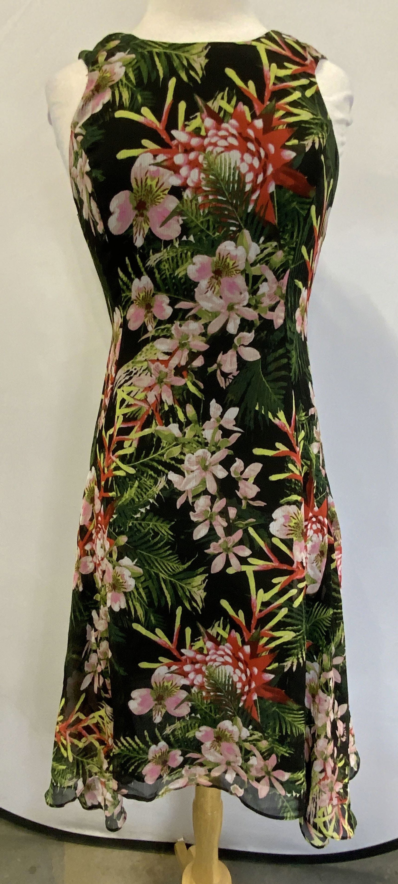 TOMMY HILFIGER Floral Print Midi Dress: Tommy Hilfiger floral print midi dress. Size 6. 100% polyester. Fully lined. Gently worn. Tommy Hilfiger, Tommy Hilfiger dress, ladies designer dress, ladies designer floral dress, ladies designer sle