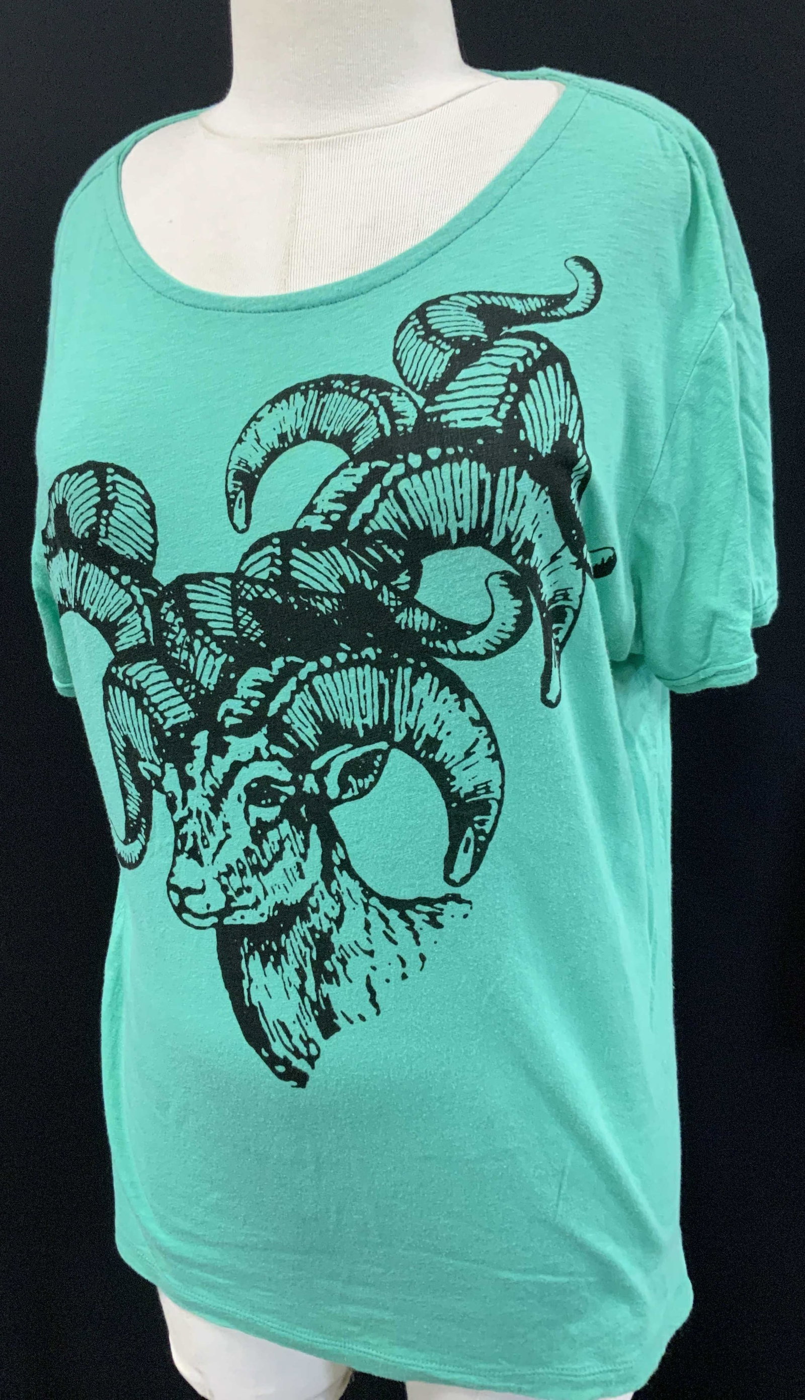 Cotton T Shirt w Black Ram Graphic, Lrg (1 of 6)