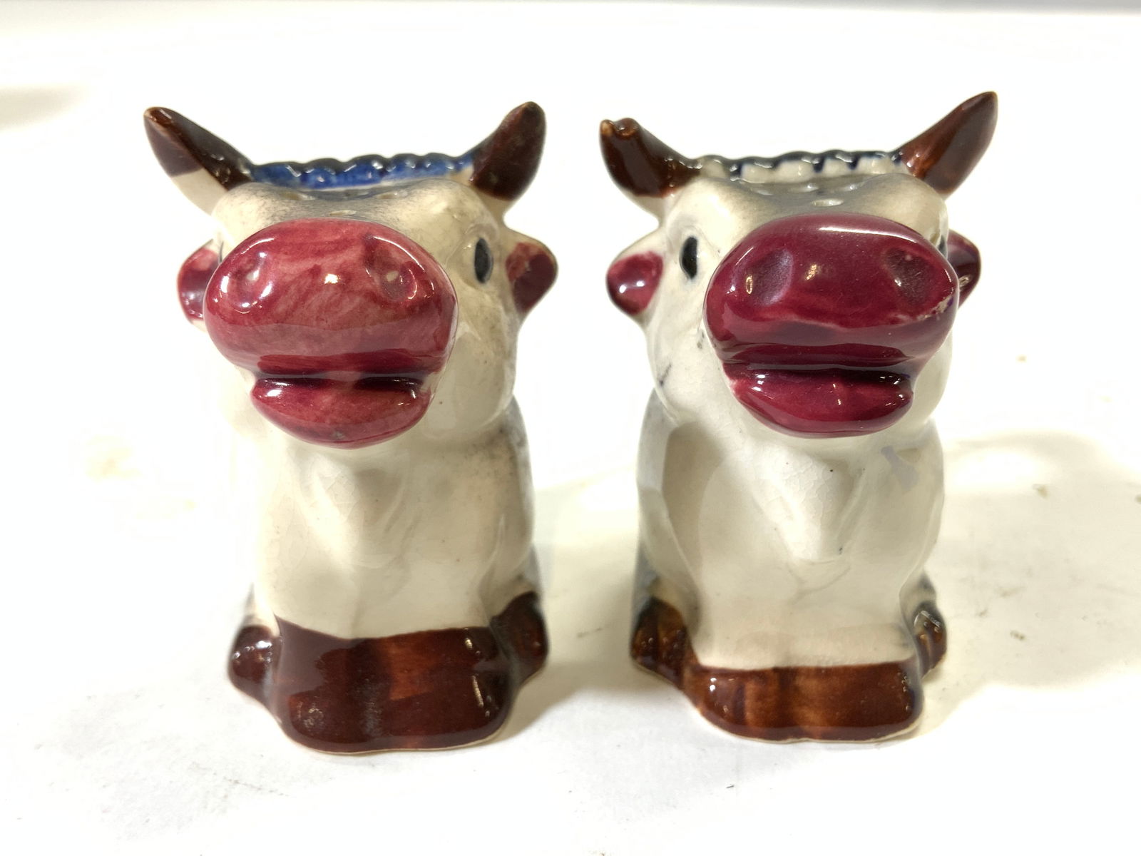 Pair G NOV CO Porc Cow Salt & Pepper Shakers (1 of 7)