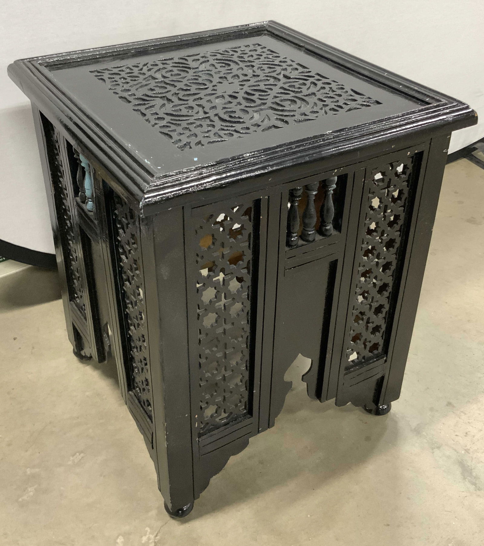 Vintage Black Lacquered Wooden Side Table (1 of 13)