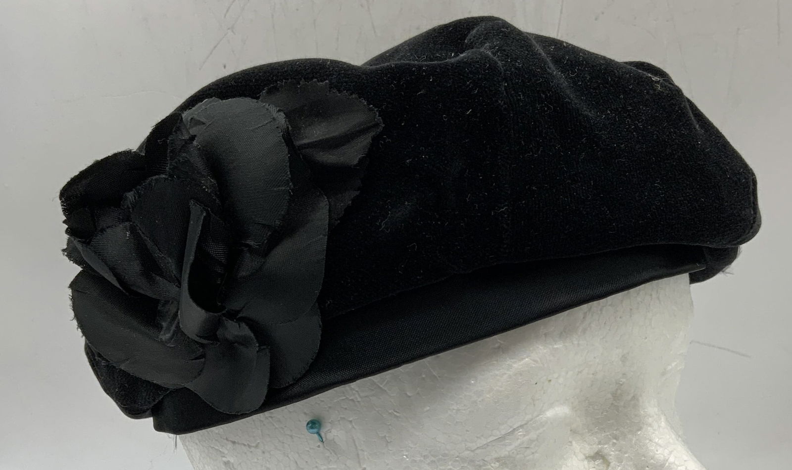 Vtg Saks Fifth Avenue Black Velvet Hat, Italy (1 of 6)