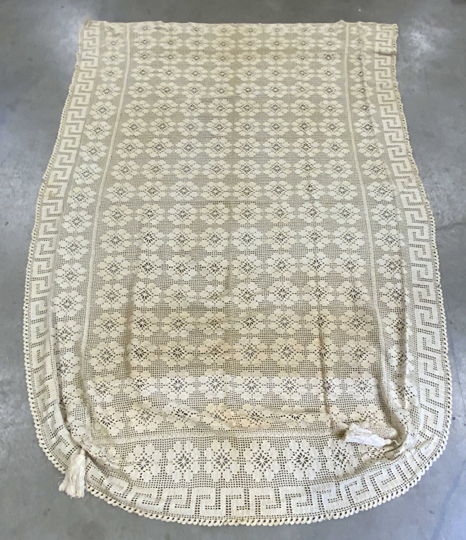 Vintage Crochet Tablecloth (1 of 8)