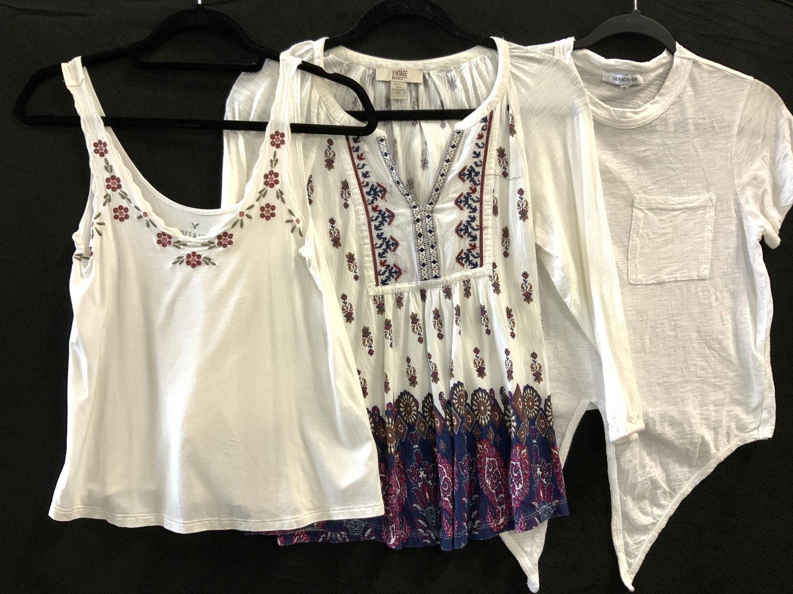 Group 4 Ladies White Tee Shirts, Sz Small (1 of 7)