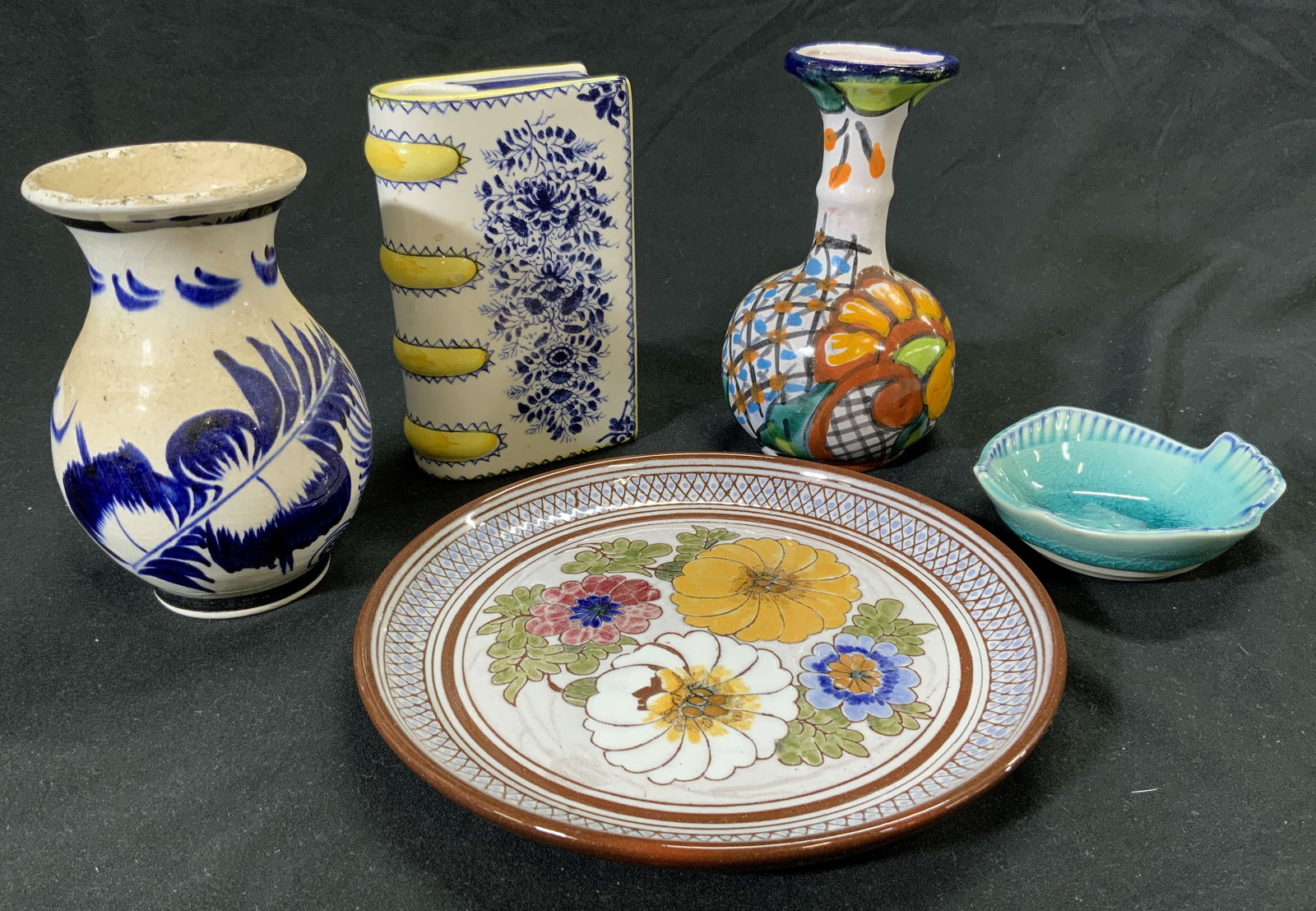 Lot 5 Porcelain & Ceramic Tabletop Accessories (1 of 6)