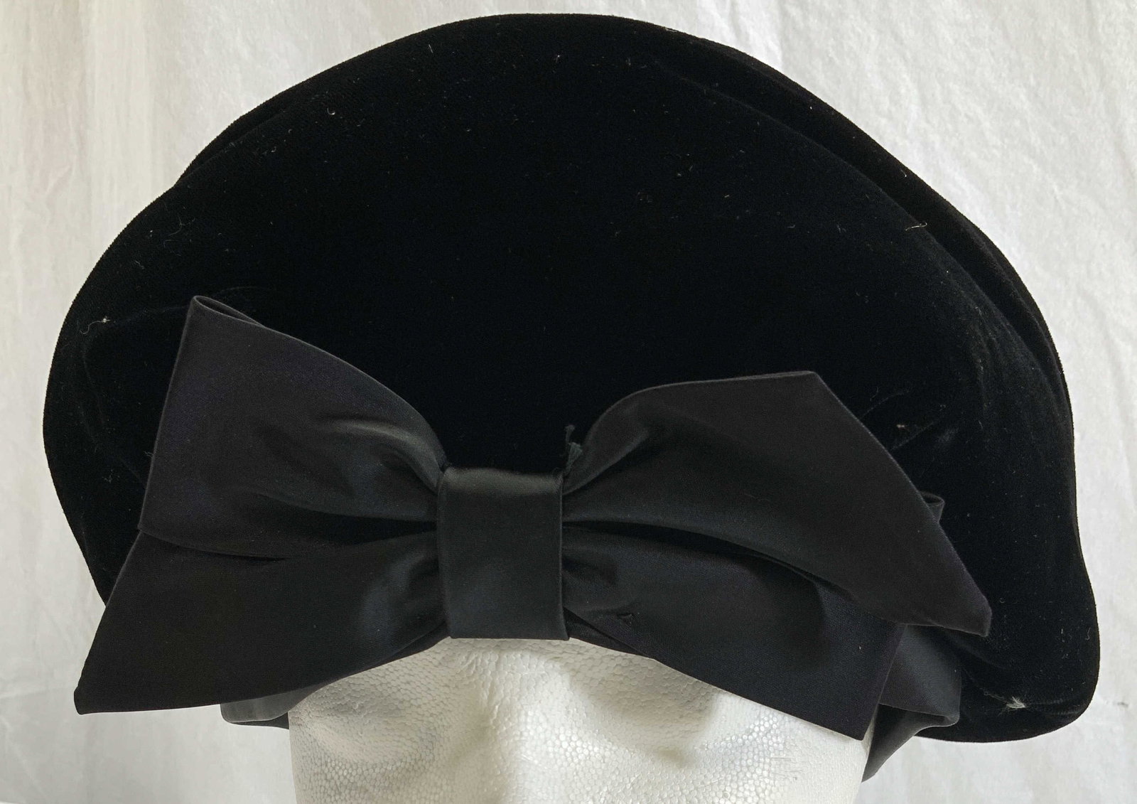 Black Velvet 1910s Style Poet Beret Hat (1 of 6)