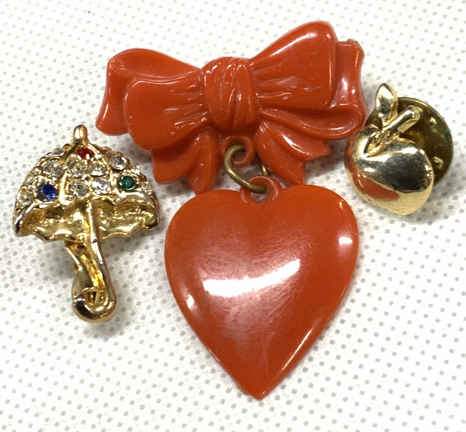 Lot 3 Vintage Lapel Pins (1 of 8)