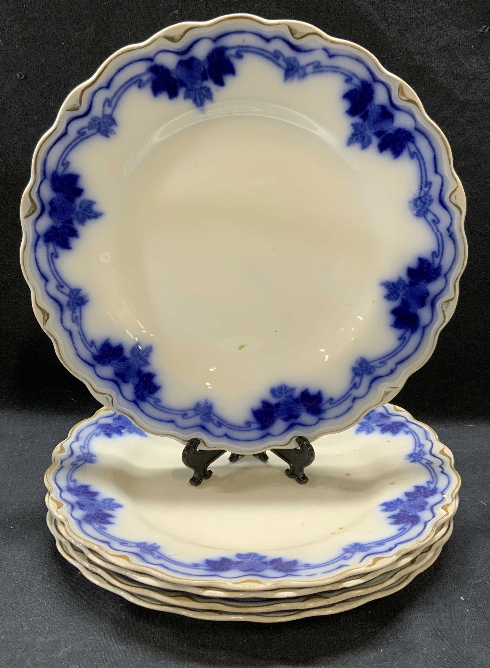 Set 5 Vintsge WH Grindley Co Porcelain Plates: Set of 5 vintage WH Grindley Co porcelain plates with gilt decoration and botanical motif. Surface wear to all consistent with exposure. Trademarked to undersides. Measure approx. 10 inches diameter e