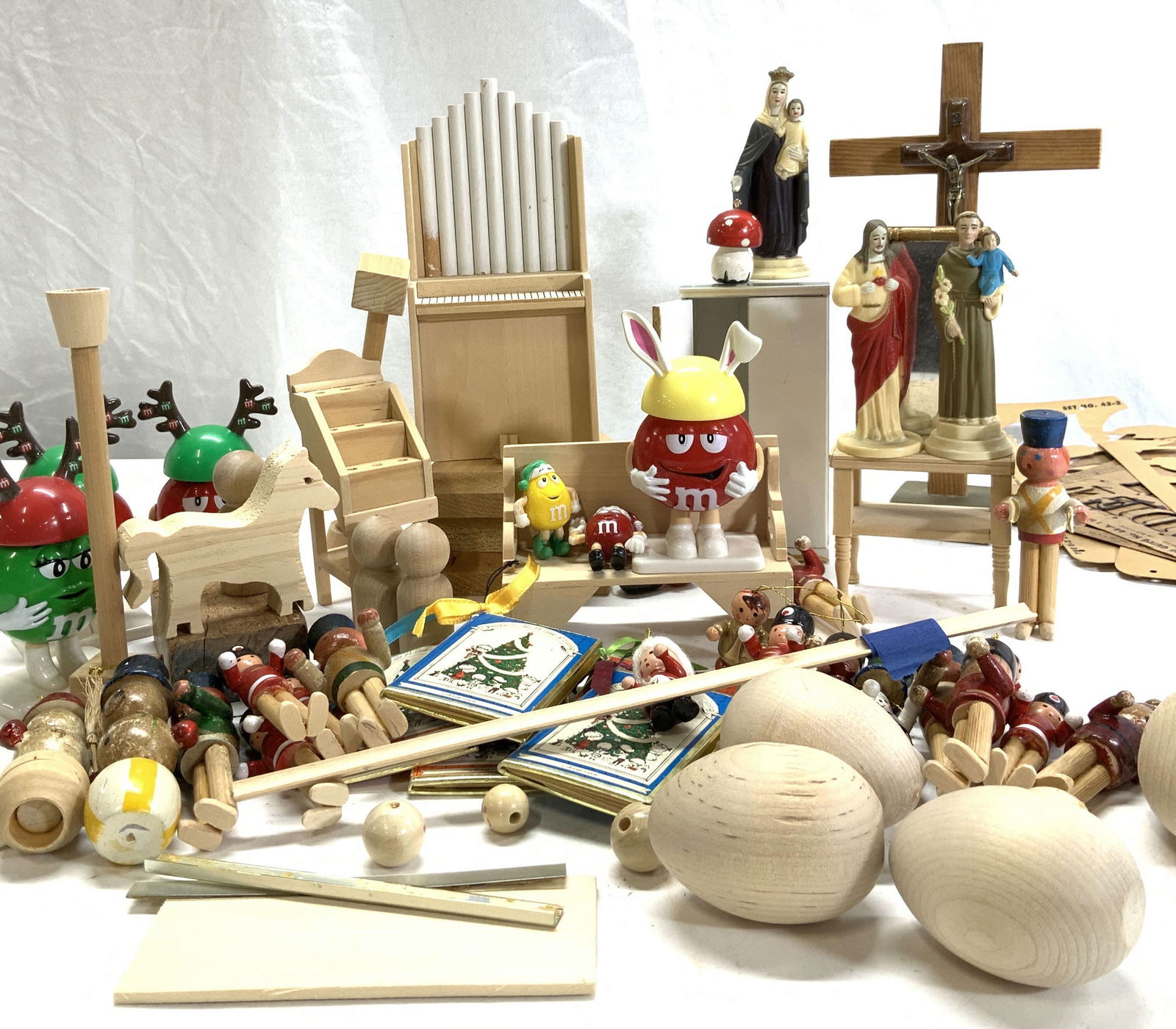 Wood Arts/Crafts, Ornaments & Doll House Furniture (1 of 9)