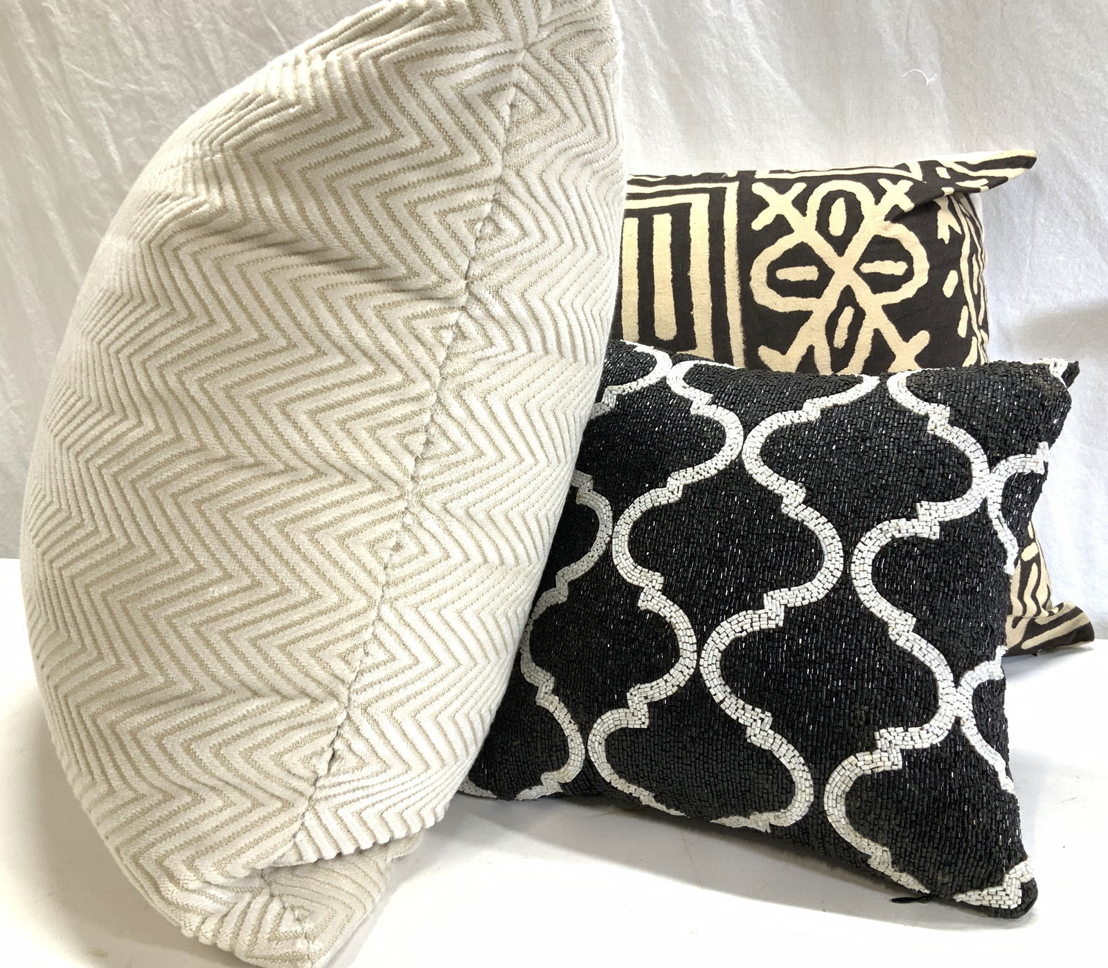 Lot 3 Pillows, Chenille, Beaded, and Print (1 of 8)