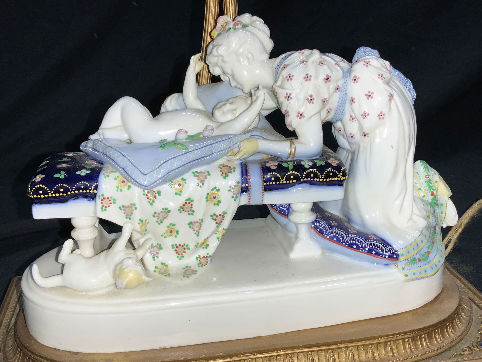 Victorian Porcelain & Gilt Metal Table Lamp (1 of 11)