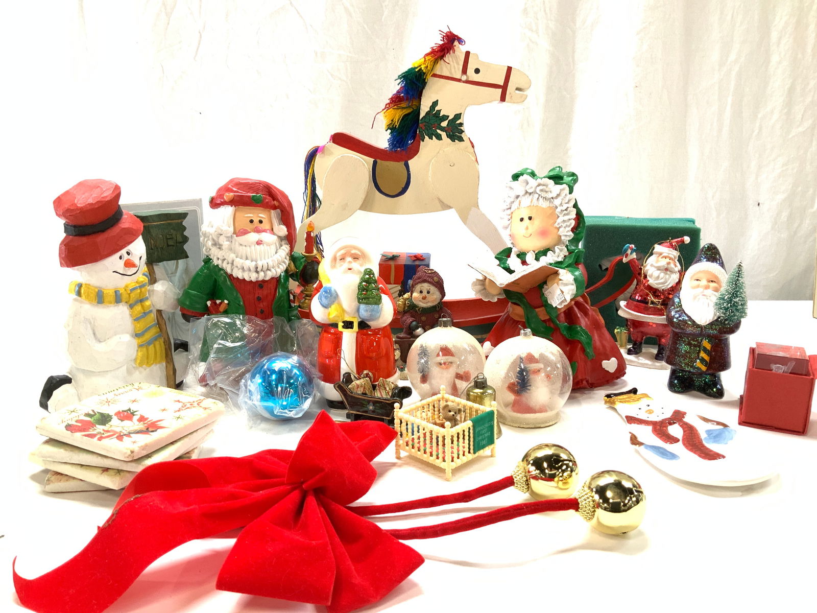 Collectible Christmas Decor & Accessories (1 of 8)
