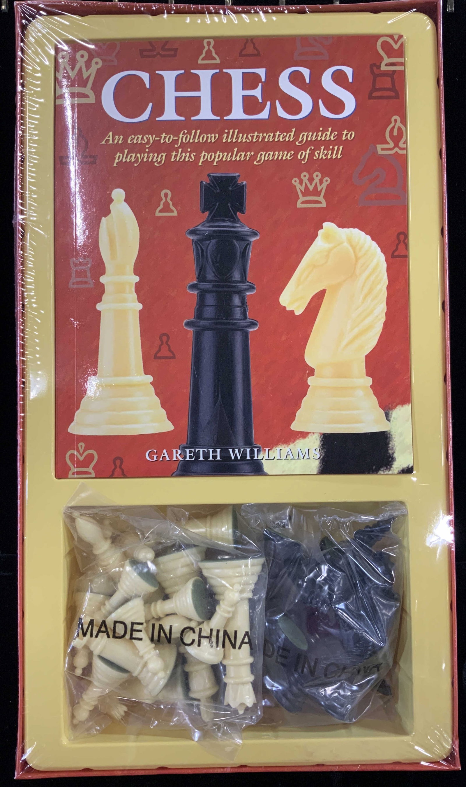 Parragon Pub. Chess Set, NIP: Chess set with 32 chess,n pieces and chess board with easy to follow beginner instruction booklet with illustrations.New in box and seal -wrapped. 12 x 7 in. Chess set, games, Gifts, Birthday Chess se