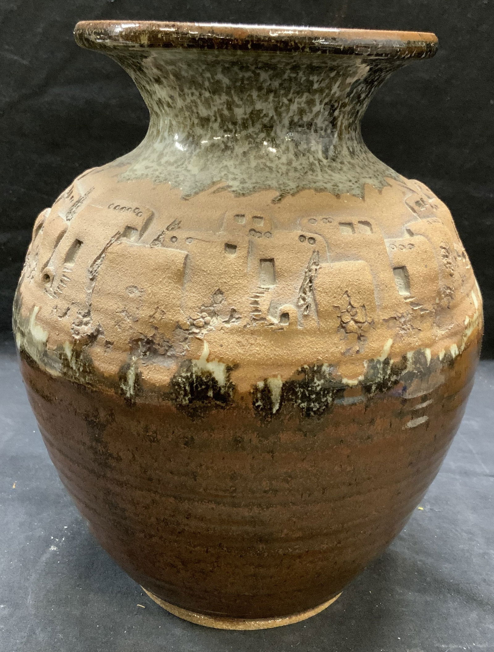 Signed Gerald Studio Pottery Vase (1 of 6)