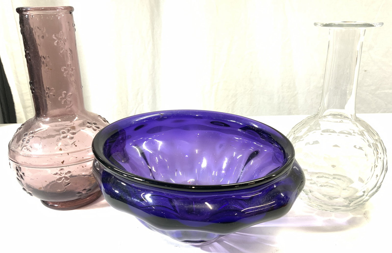 Lot 3 Assorted Art Glass Vessels (1 of 7)