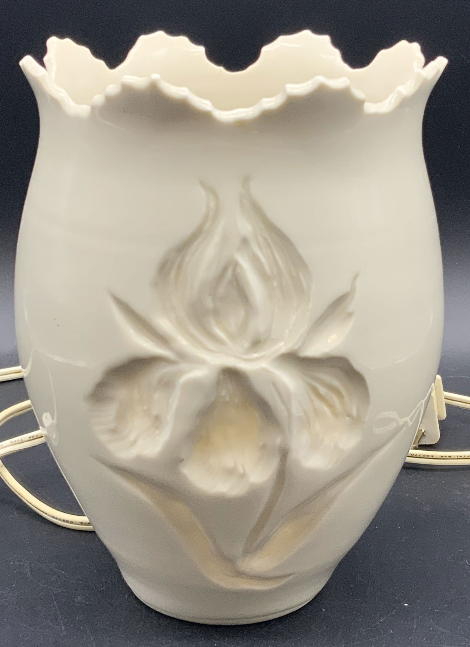 NANCY BISHOP Iris Floral Pottery Tabletop Lamp (1 of 11)