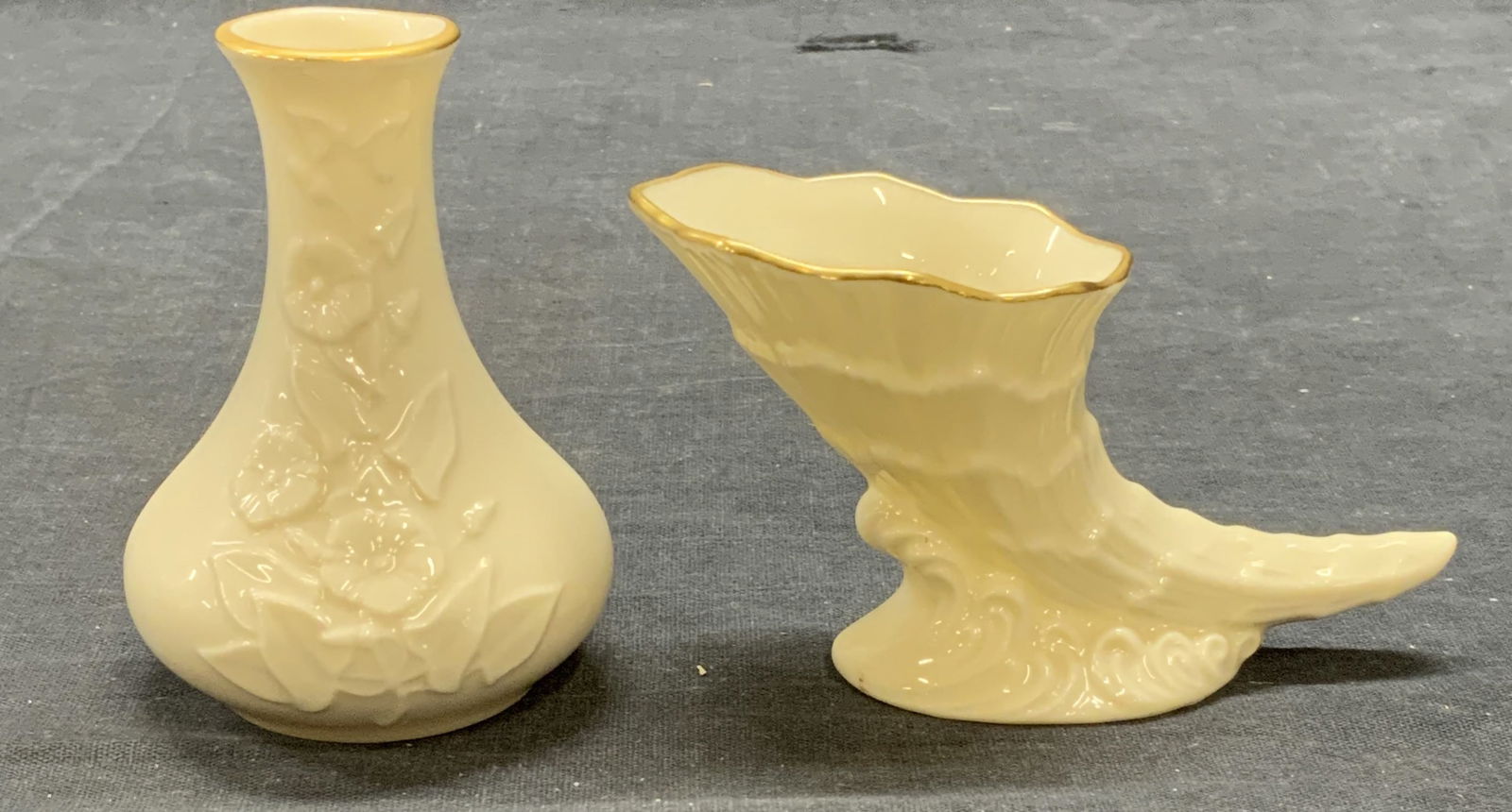Lot 2 Lenox Gilt Cream China Bud Vases (1 of 12)
