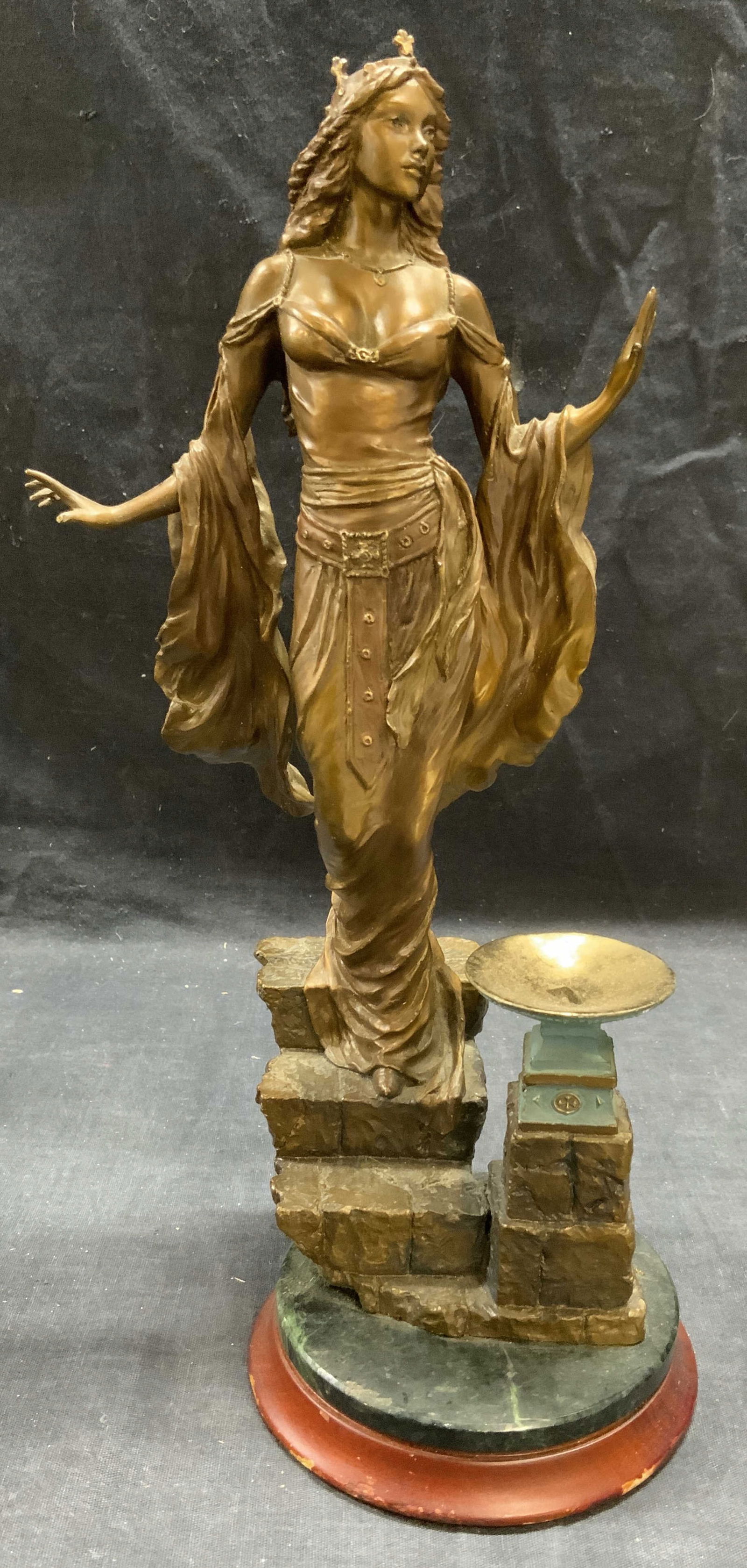 Franklin Mint E Kaufman Guinevere Statue (1 of 8)
