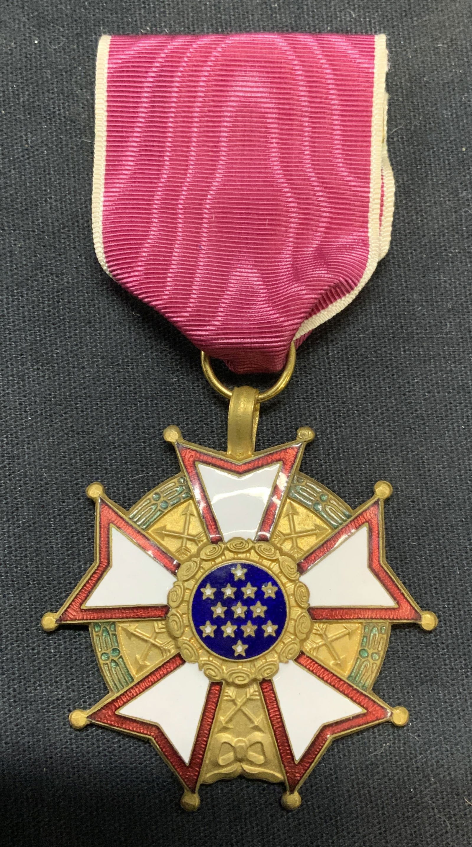 WWII Legion of Merit Medal in Case (1 of 7)